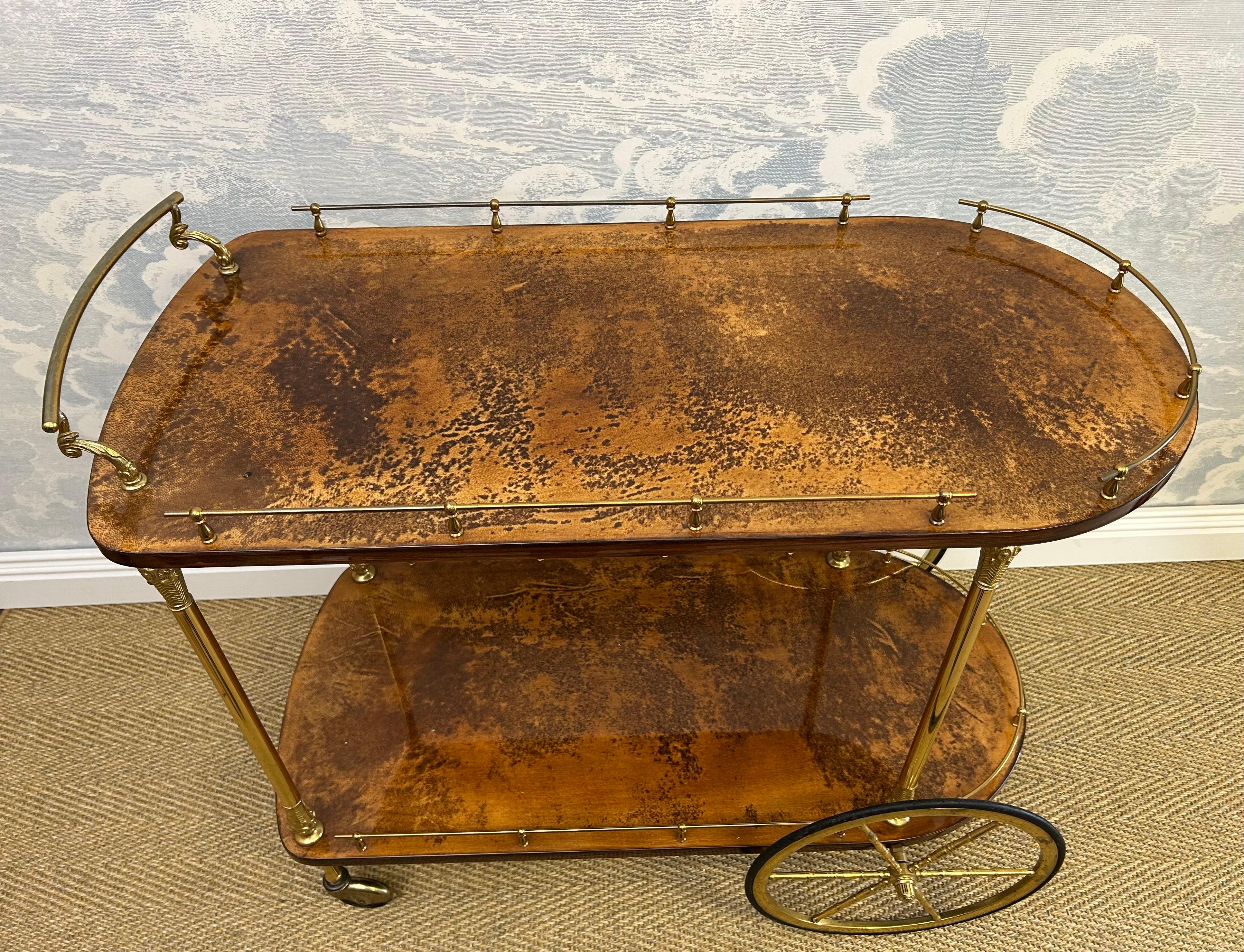 Laiton Chariot de bar / chariot de service ALDO TURA marron avec détails en laiton, 1960's Italian Des en vente