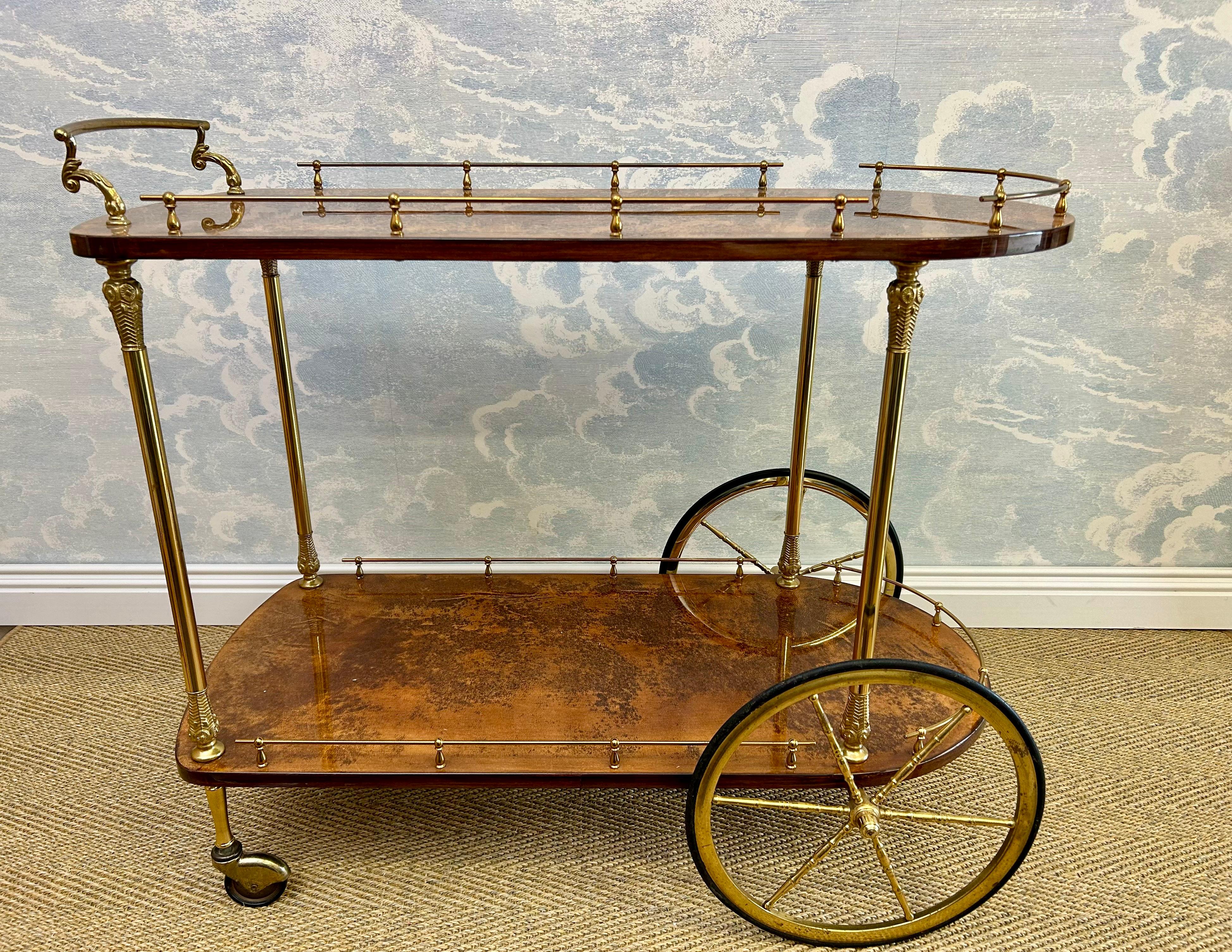 Chariot de bar / chariot de service ALDO TURA marron avec détails en laiton, 1960's Italian Des en vente 1