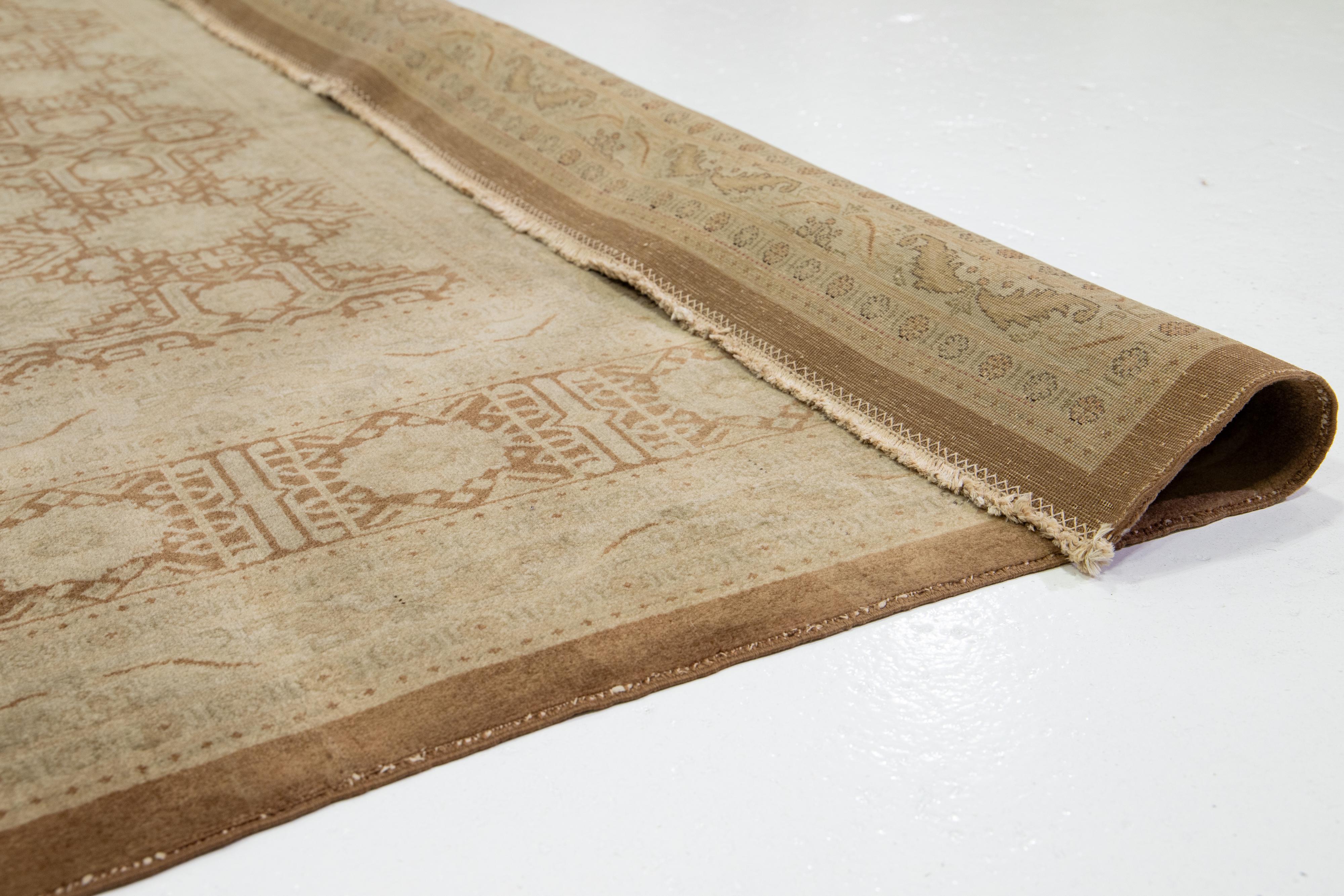 Persiano Tappeto Tabriz persiano marrone e beige antico con disegno geometrico in vendita