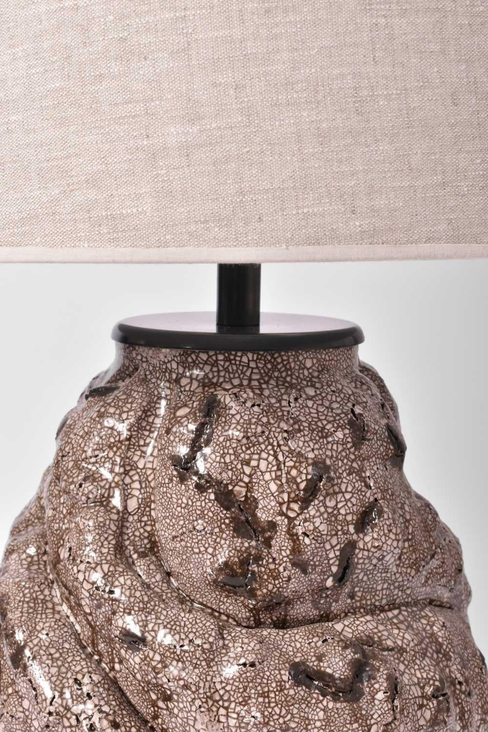 Lámpara de cerámica marrón y beige, Helder. Portugués en venta