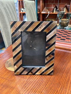 Brauner und schwarzer Chevron-Streifen im Horn-Stil Fotorahmen