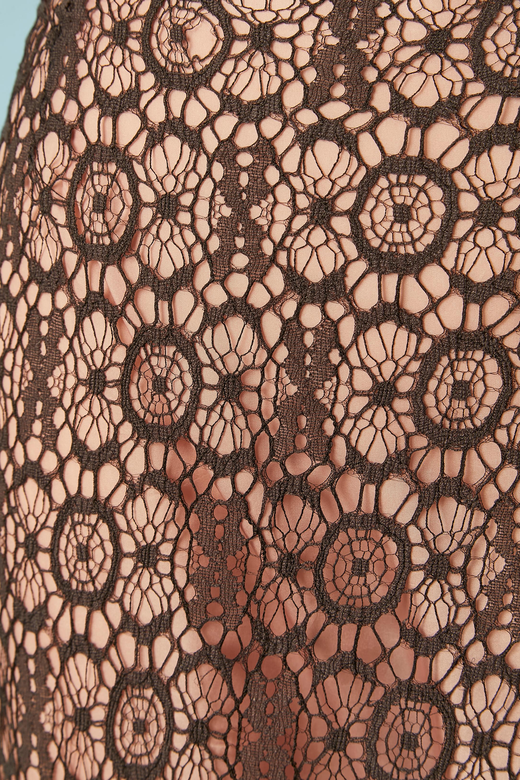Brown and black lace skirt with pale pink lining . Lace composition: 59% acrylic, 21% nylon, 20% rayon. Lining: 58% acetate, 42% rayon. 
Invisible zip closure on the left side. 
SIZE 36 (Fr) S 