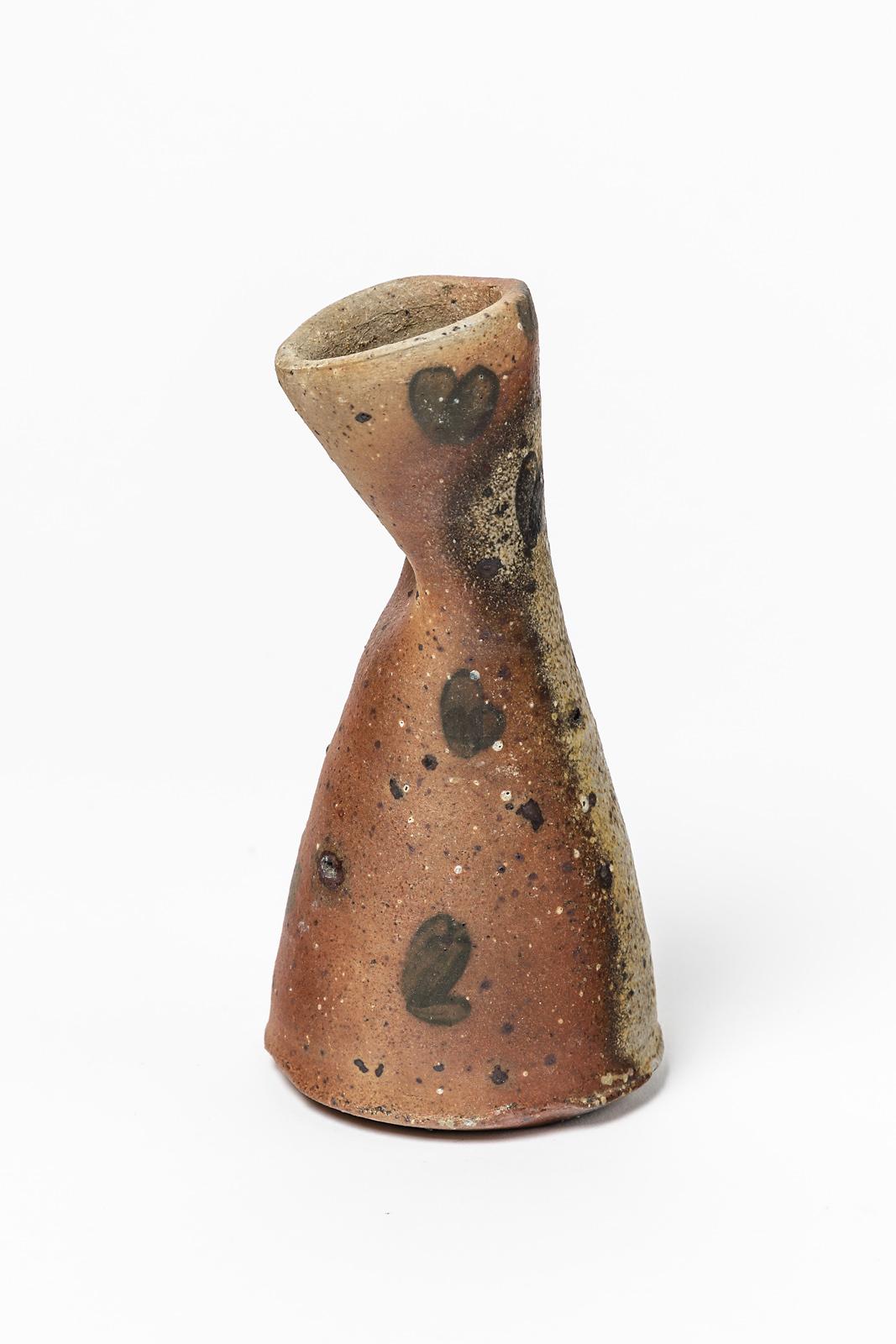 Mid-Century moderno Vaso in ceramica marrone e nera firmato circa 1960, fatto a mano. in vendita