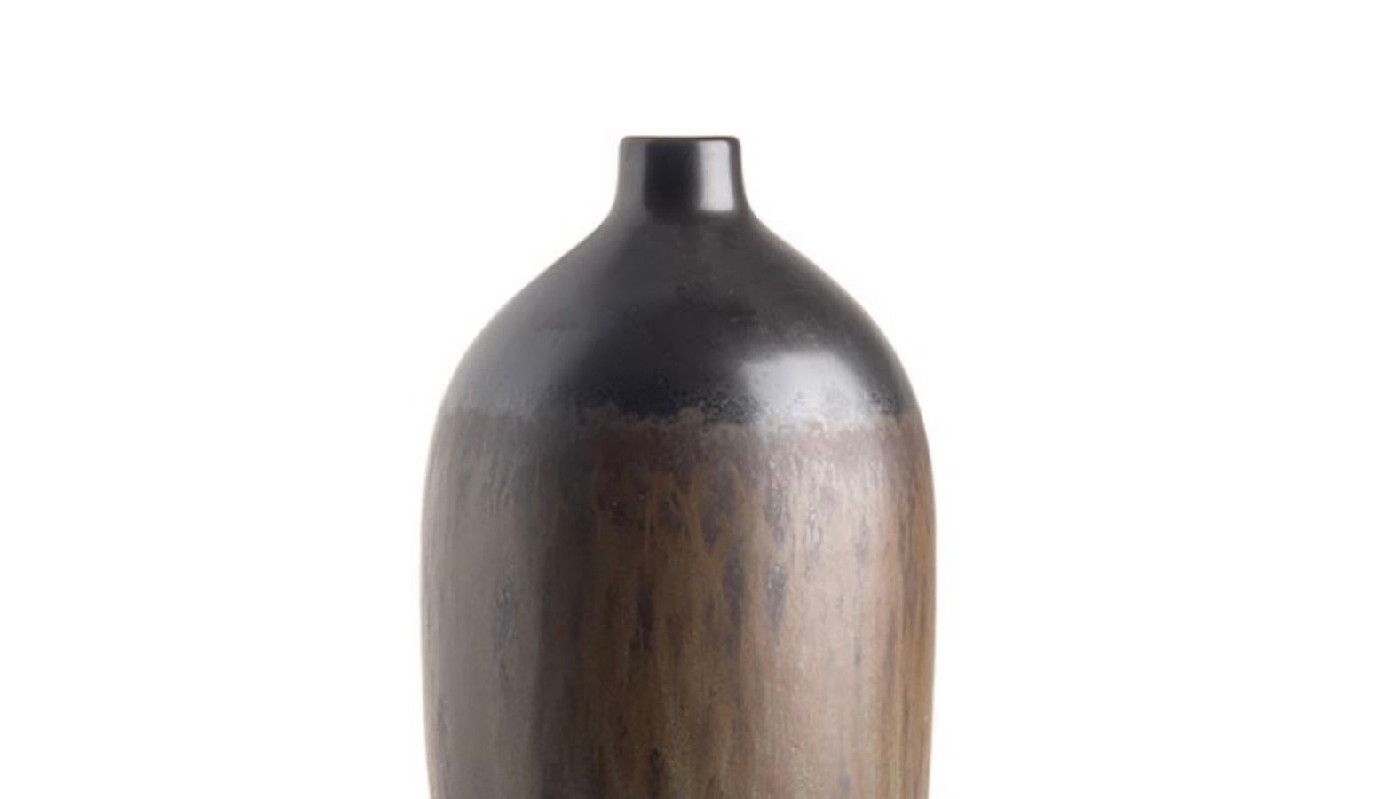 Contemporary Chinese tall ceramic Classic shape vase.
Decorative gold streak glaze with dark brown and black top and base.
