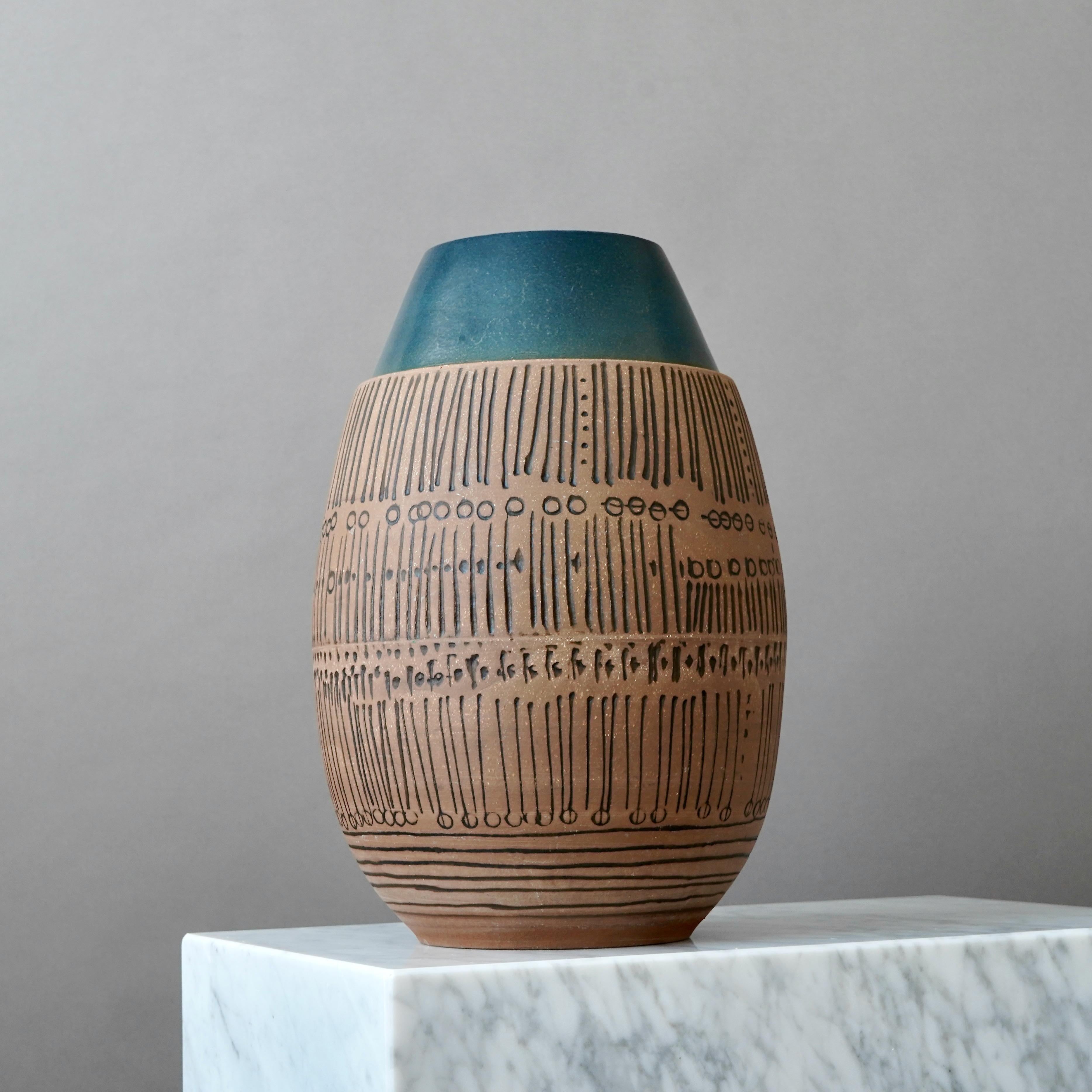 Vaso da terra marrone e blu di Lisa Larson per Gustavsberg, Svezia, anni '60 in vendita 4