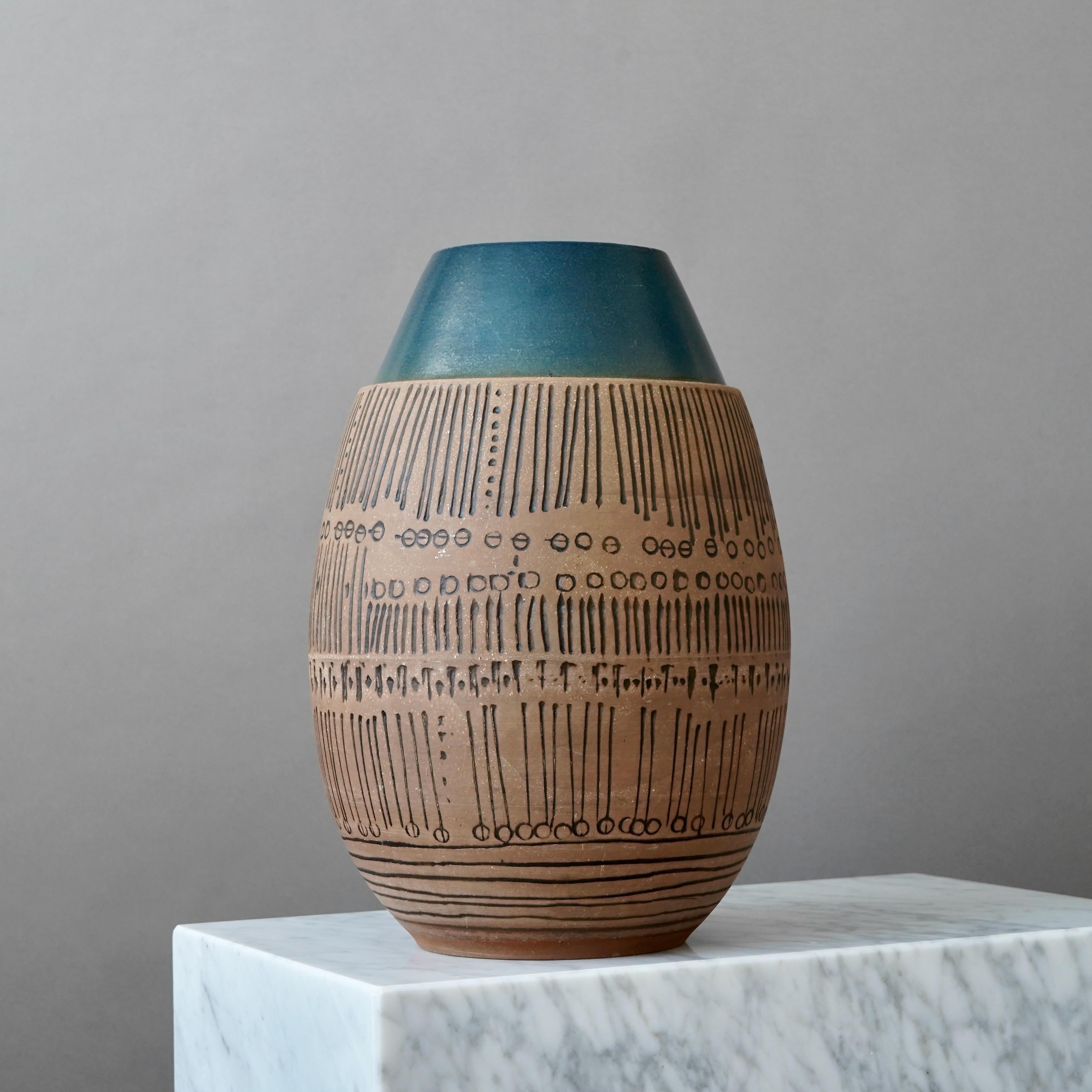 XX secolo Vaso da terra marrone e blu di Lisa Larson per Gustavsberg, Svezia, anni '60 in vendita