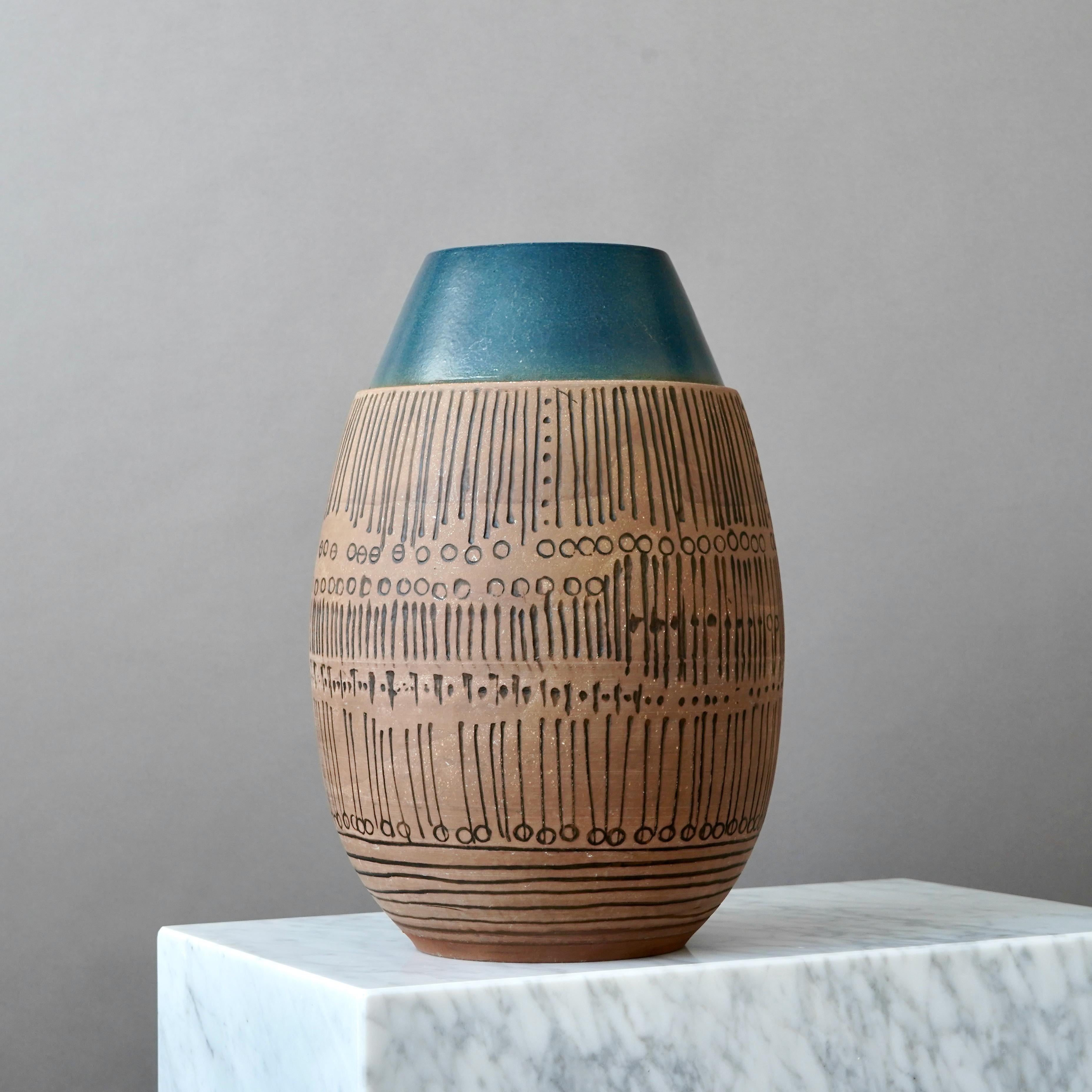 Ceramica Vaso da terra marrone e blu di Lisa Larson per Gustavsberg, Svezia, anni '60 in vendita