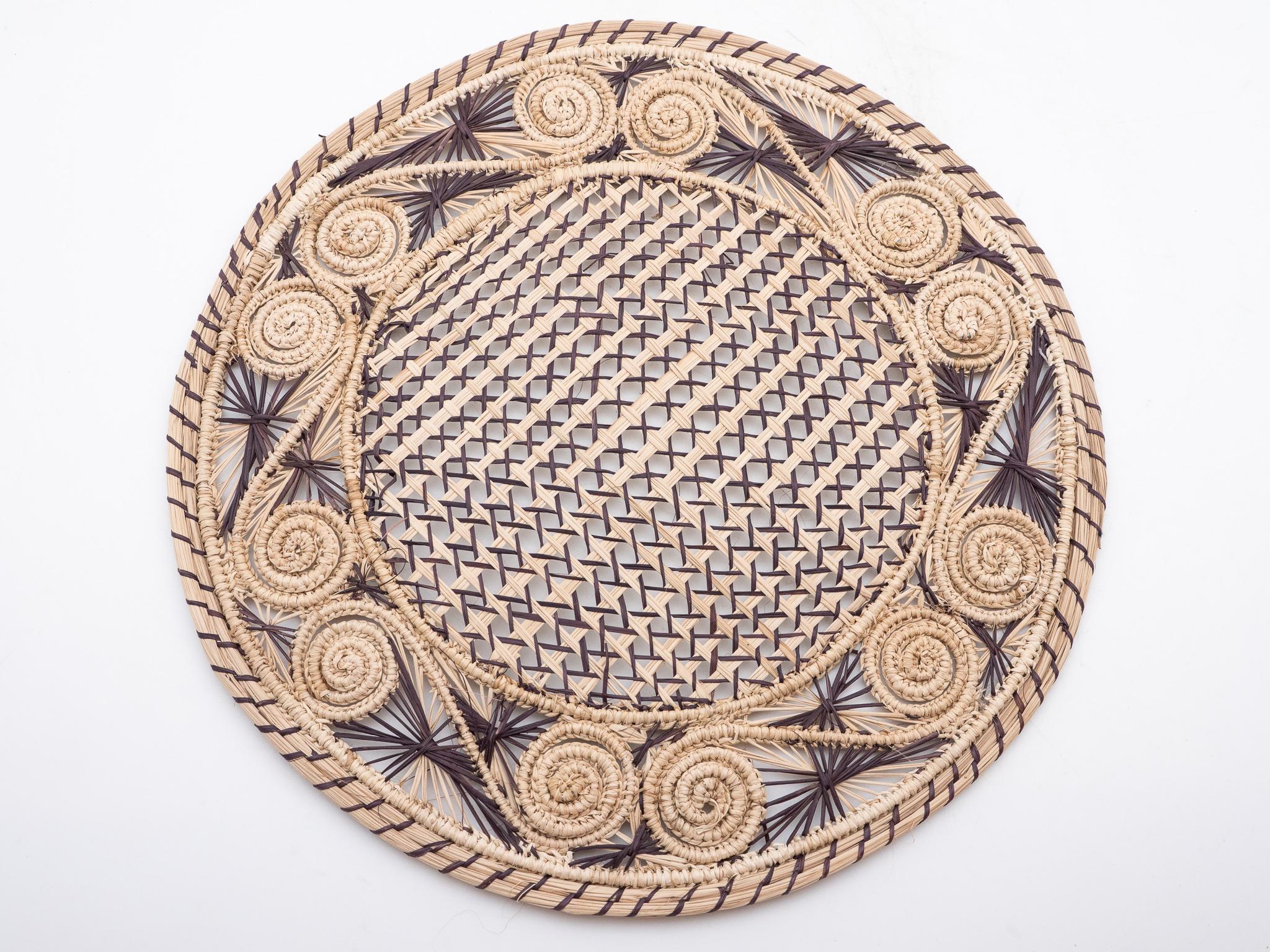 Handwoven Iraca fibre placemat(s) made in Columbia. Available individually or in quantity.