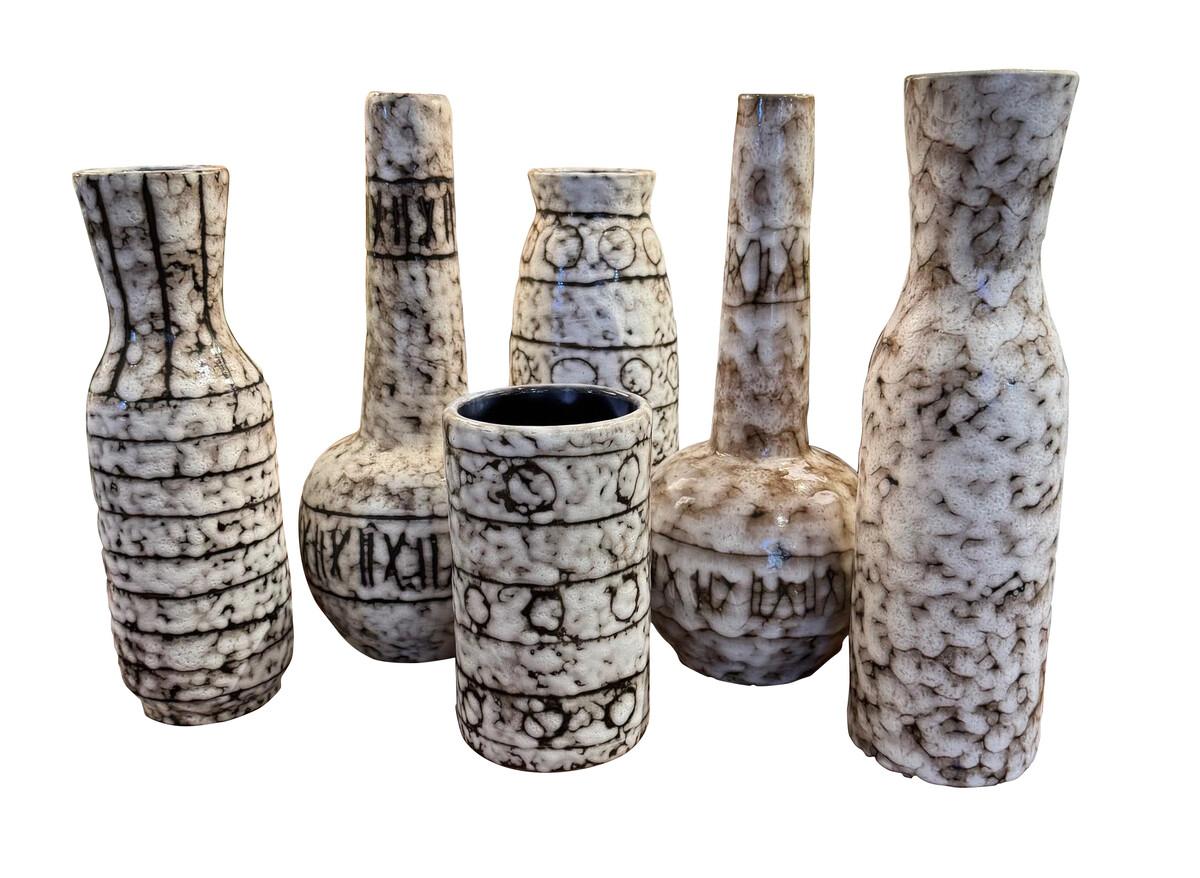 Vaso marrone e crema a forma di foglia, Ungheria, anni '40 In condizioni buone in vendita a New York, NY