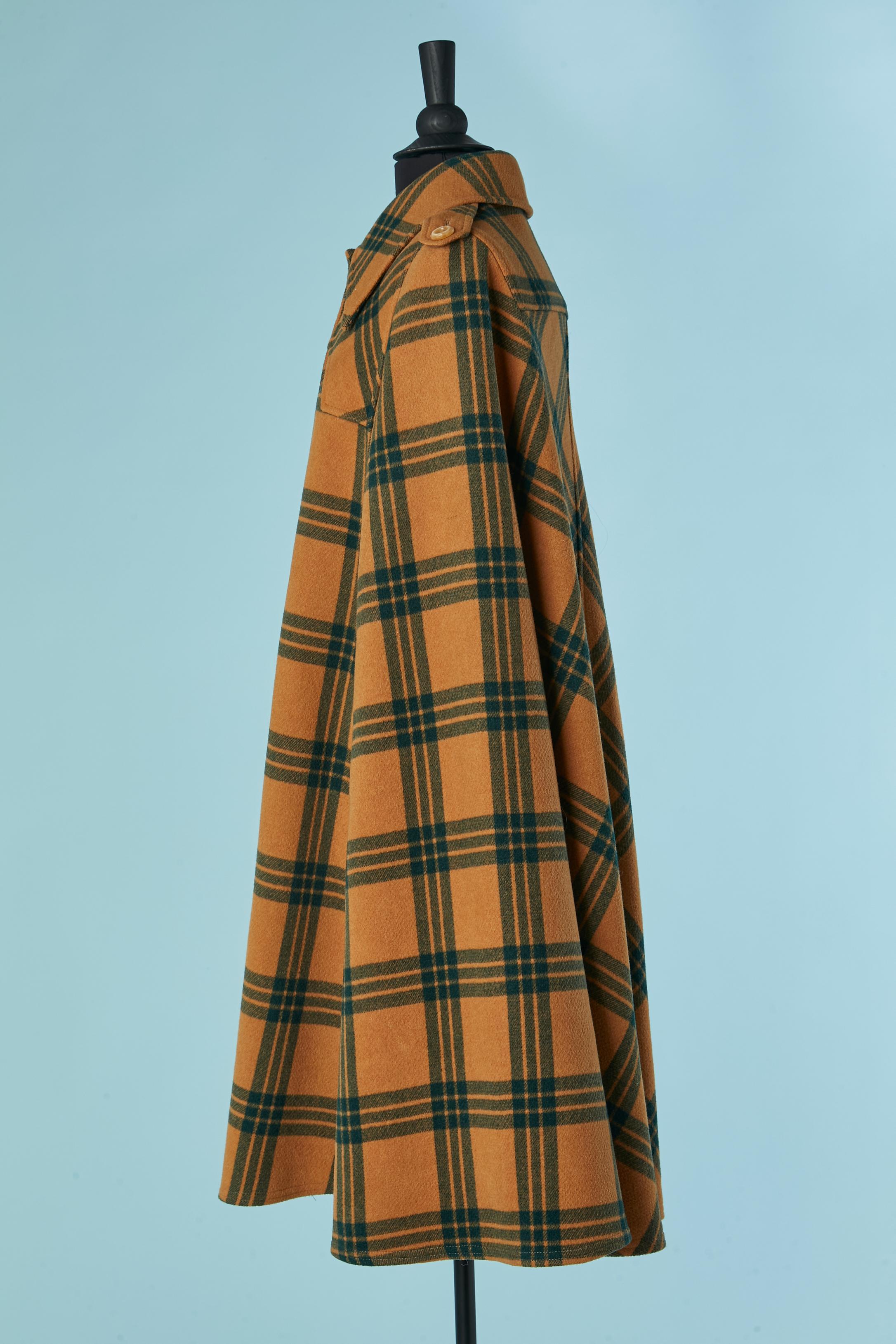 Mantella in lana marrone e verde scuro Circa anni '70 in vendita 1