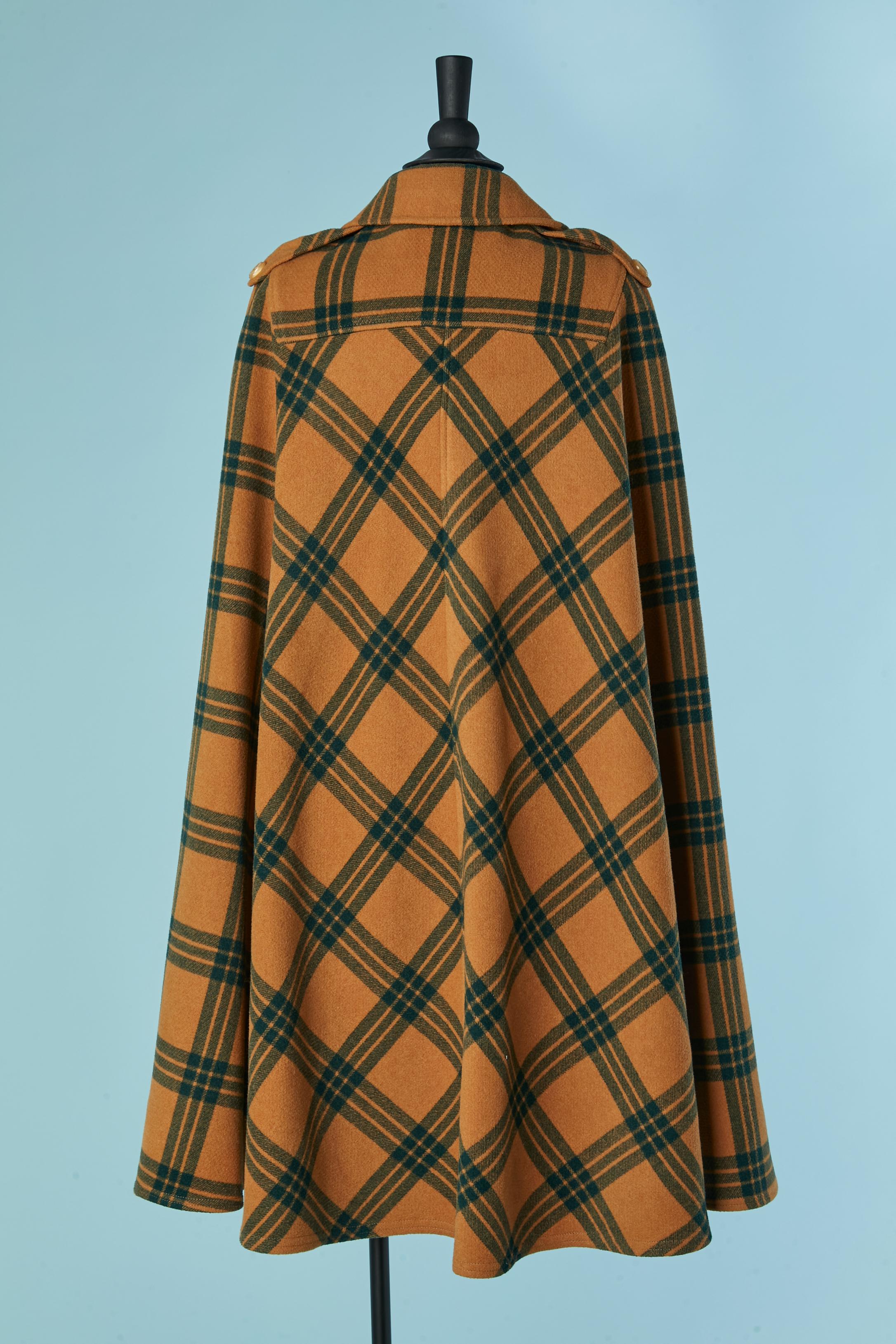 Mantella in lana marrone e verde scuro Circa anni '70 in vendita 2