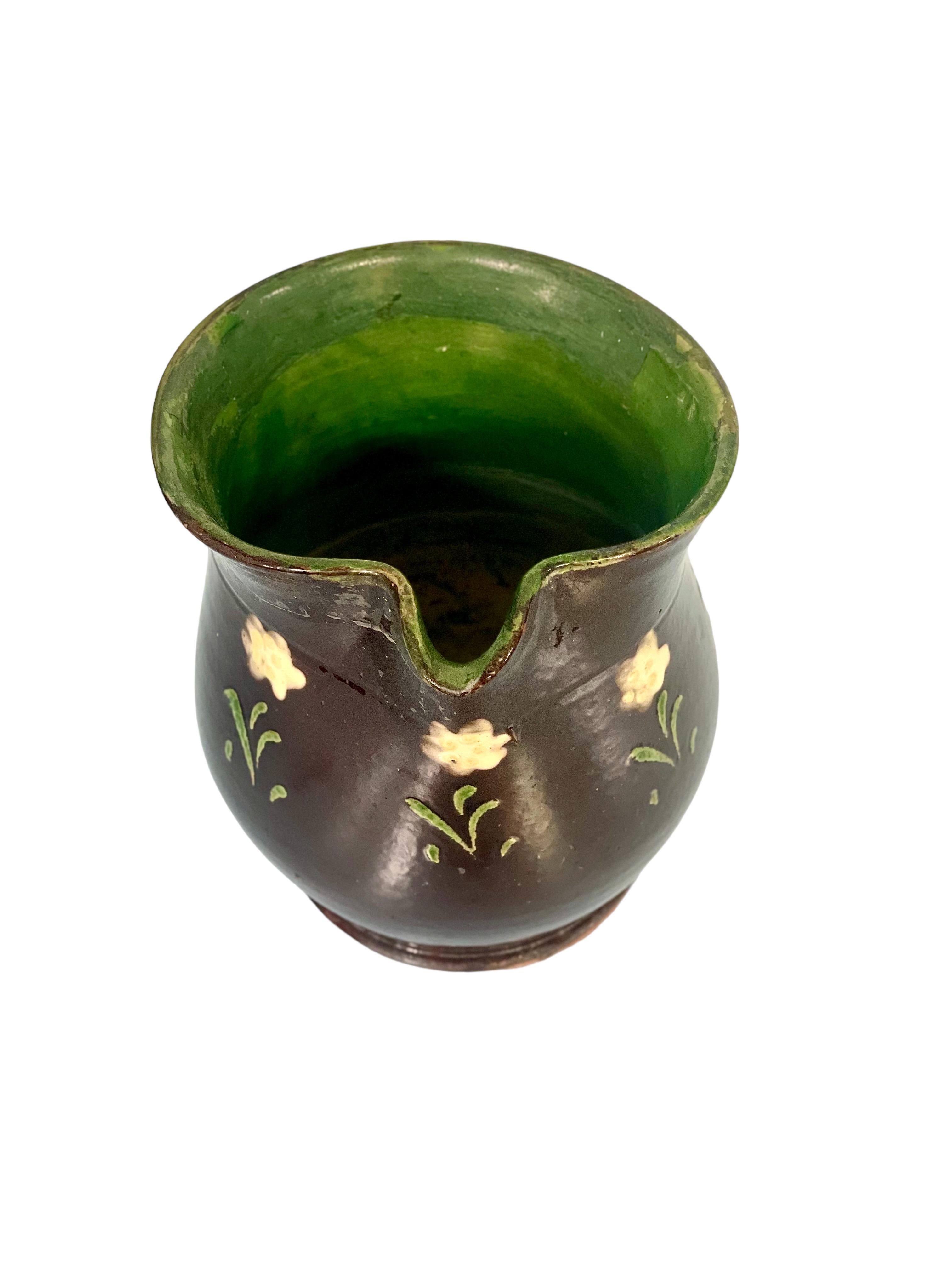 19th Century Glazed Water Carafe with Floral Design In Good Condition In LA CIOTAT, FR