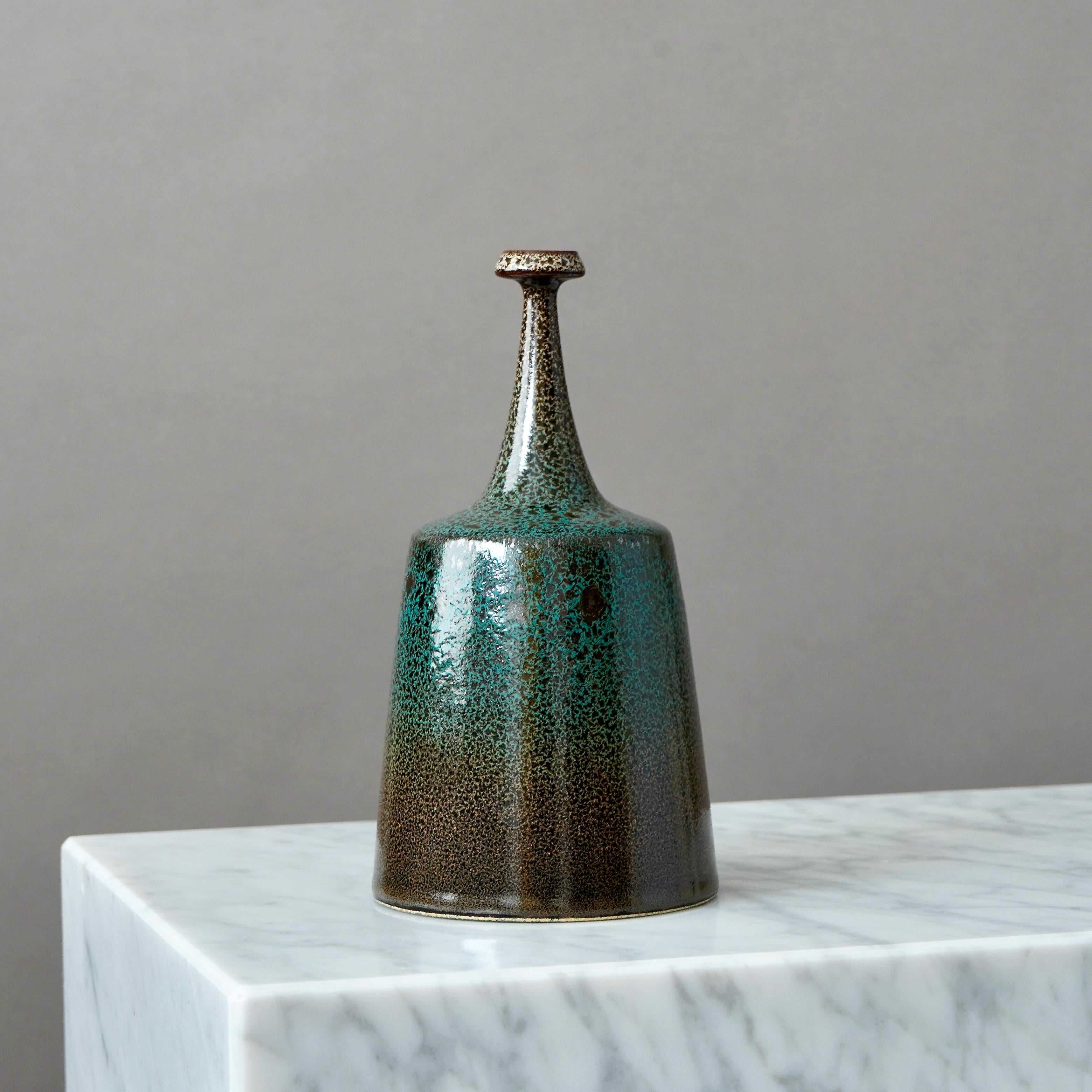 Svedese Vaso in gres marrone e verde di Yngve Blixt, Höganäs, Svezia, 1974 in vendita