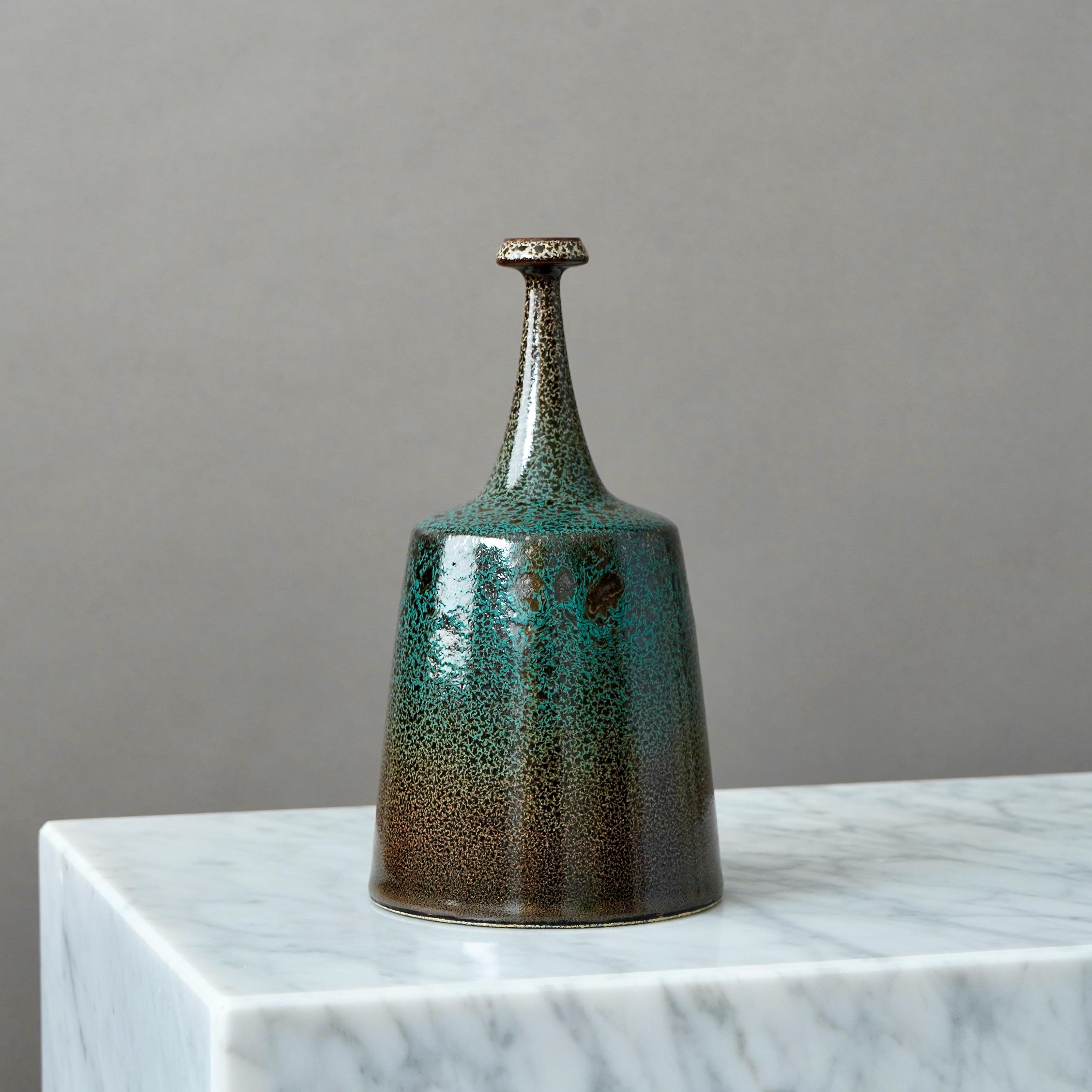 Ceramica Vaso in gres marrone e verde di Yngve Blixt, Höganäs, Svezia, 1974 in vendita