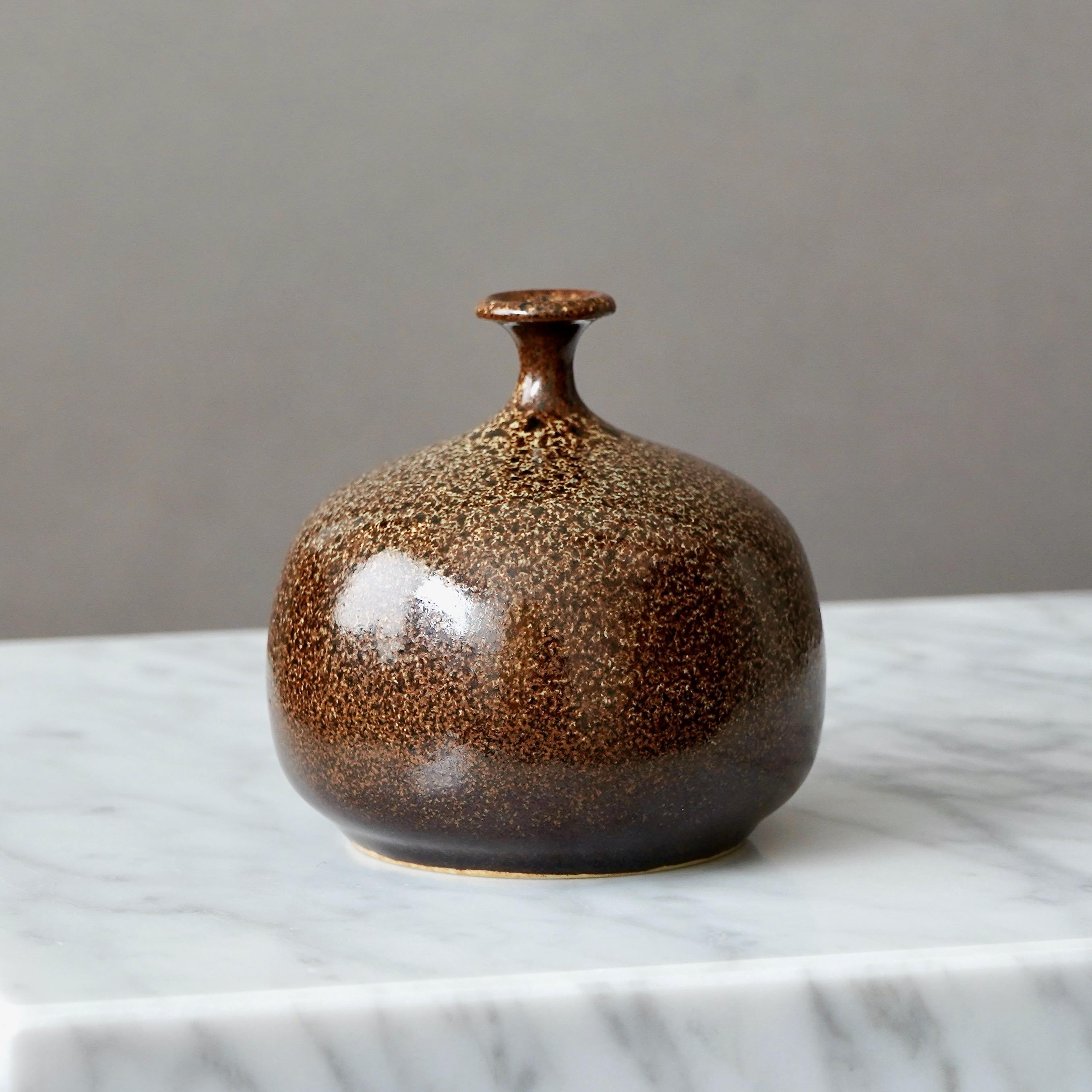 Vase aus braunem und grünem Steingut von Yngve Blixt, Höganäs, Schweden, 1974 (Keramik) im Angebot