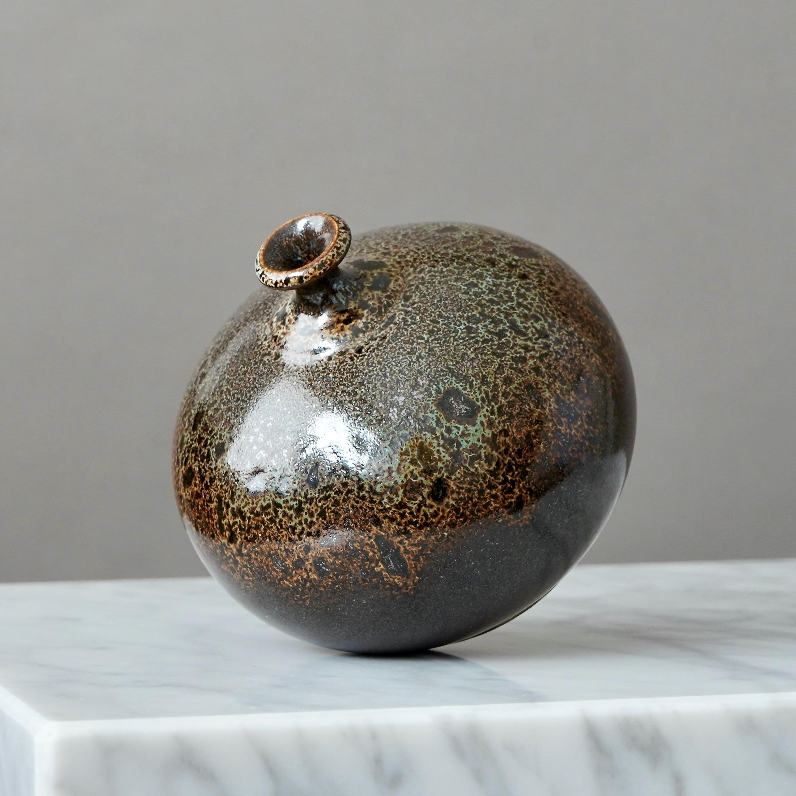 Vase aus braunem und grünem Steingut von Yngve Blixt, Höganäs, Schweden, 1975 (Skandinavische Moderne) im Angebot