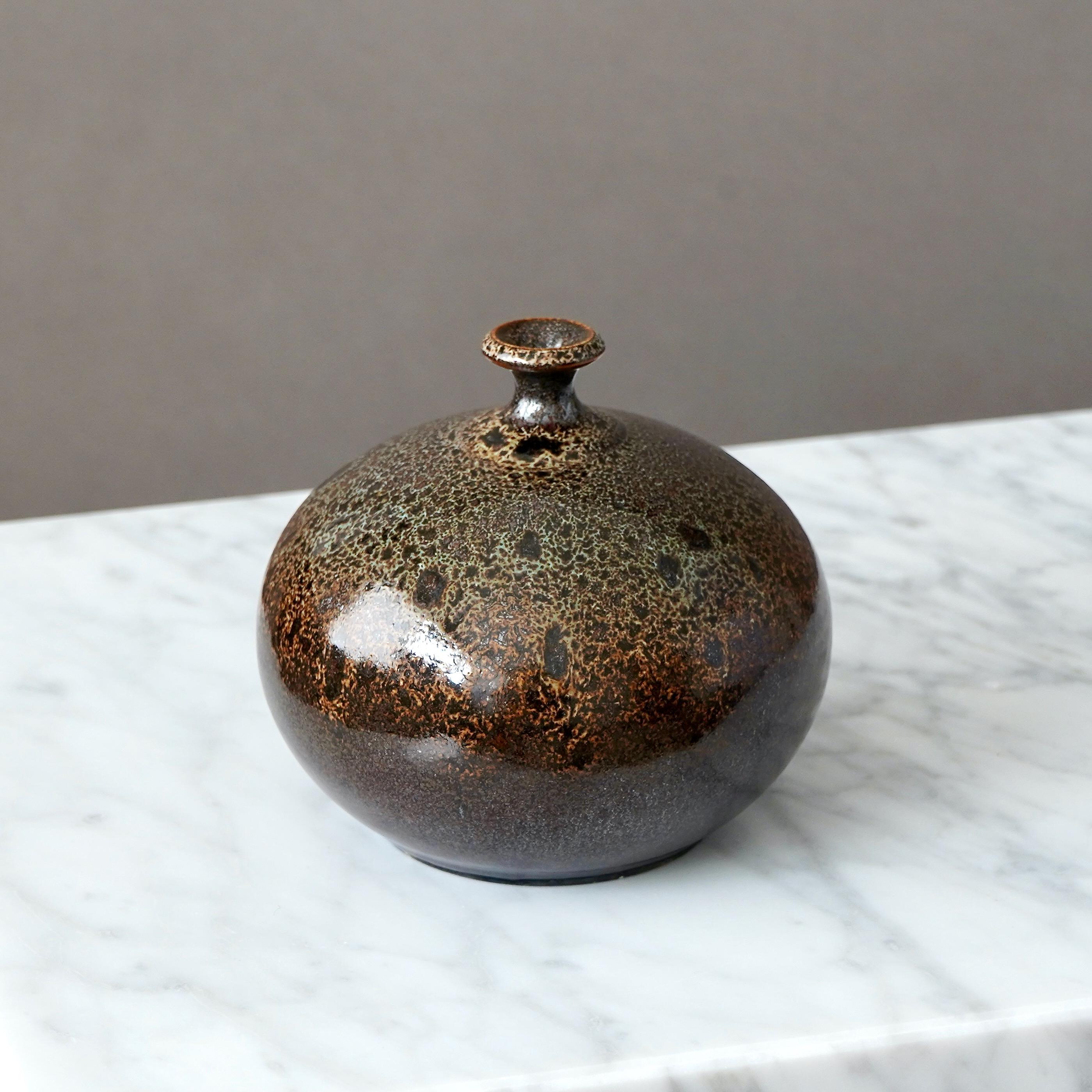 Vase aus braunem und grünem Steingut von Yngve Blixt, Höganäs, Schweden, 1975 (Schwedisch) im Angebot