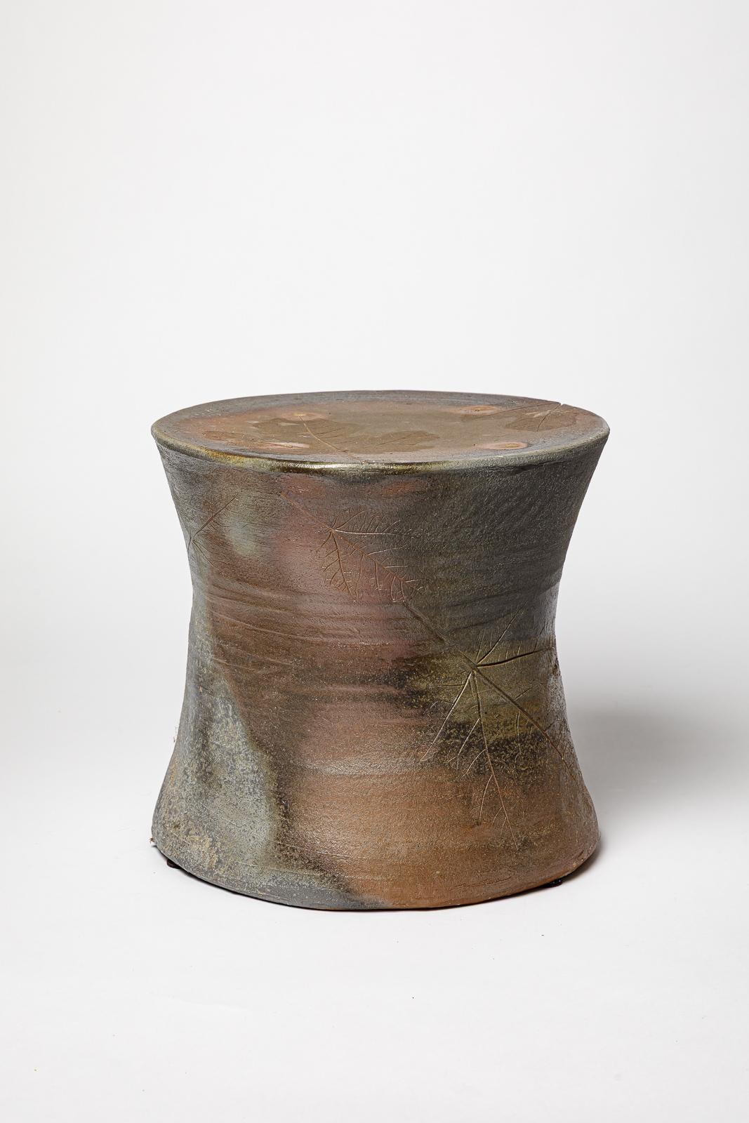 Brigitte Chassang

Taburete o mesa baja de cerámica de gres de cocción a leña, únicos y hechos a mano

Cerámica marrón y gris 

Realizado en 2024

Altura 28 cm
Grande 28 cm