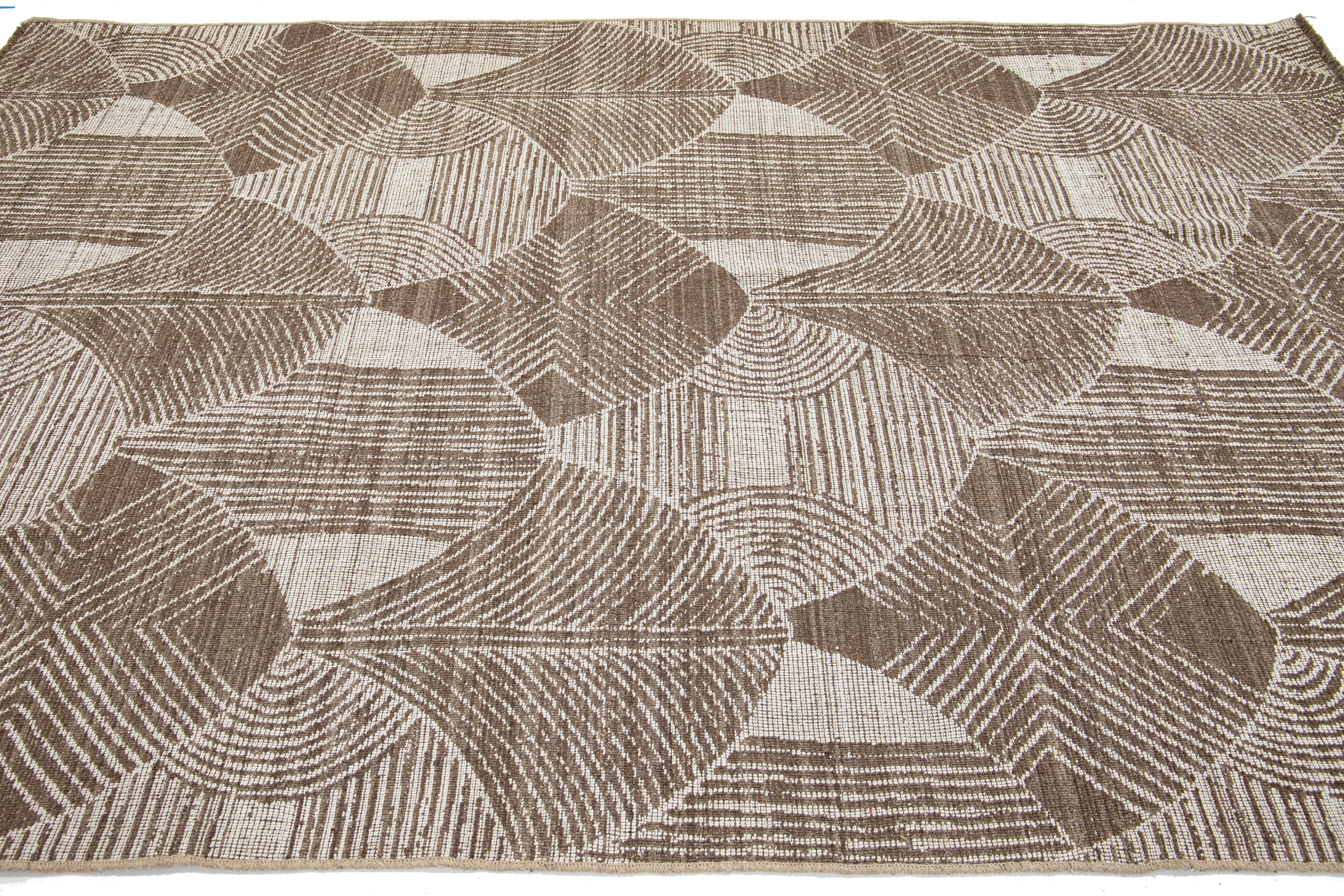 Contemporary Brown And Ivory Designed Transitional Hand Loom Wool Rug  For Sale