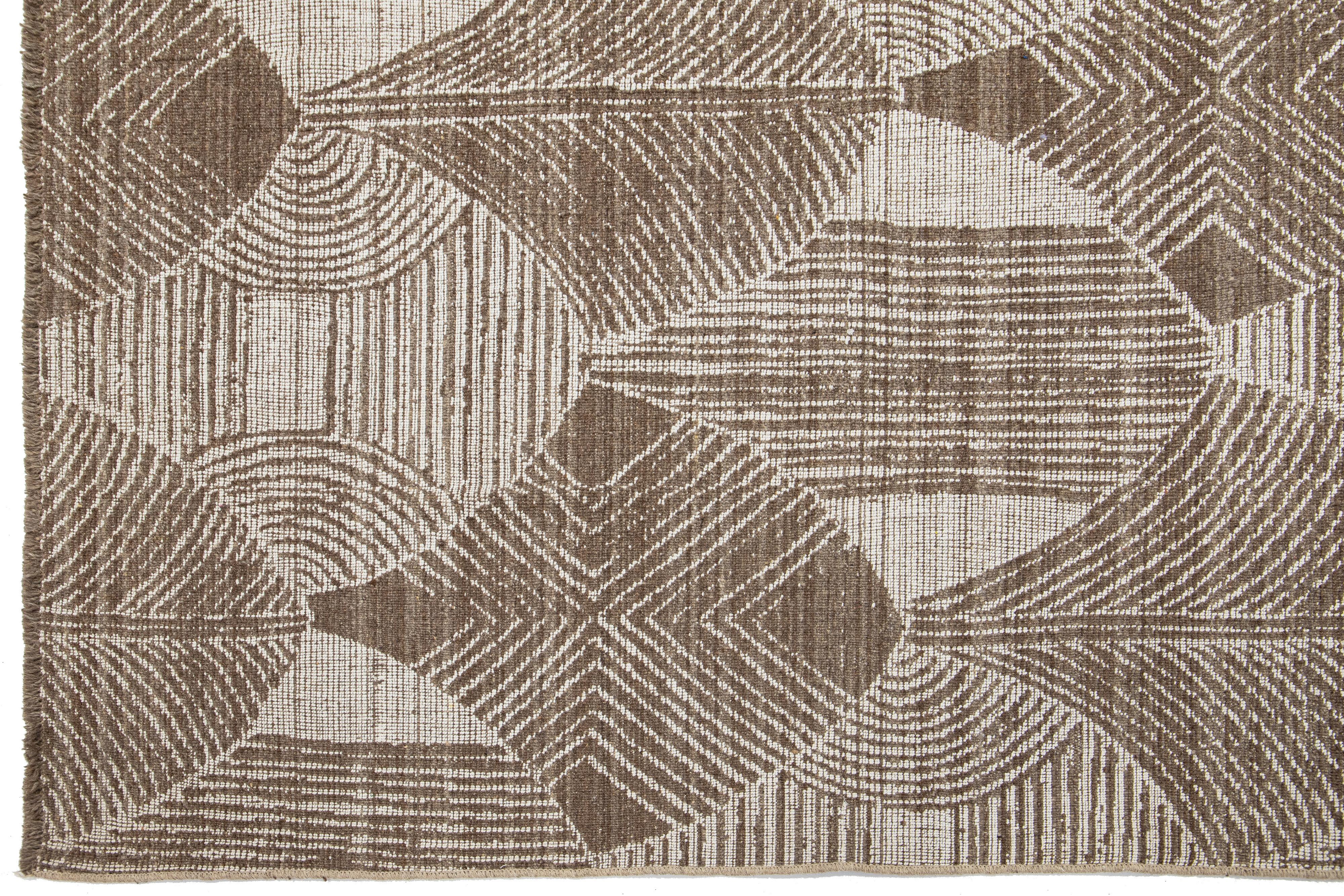 Brown And Ivory Designed Transitional Hand Loom Wool Rug For Sale 1