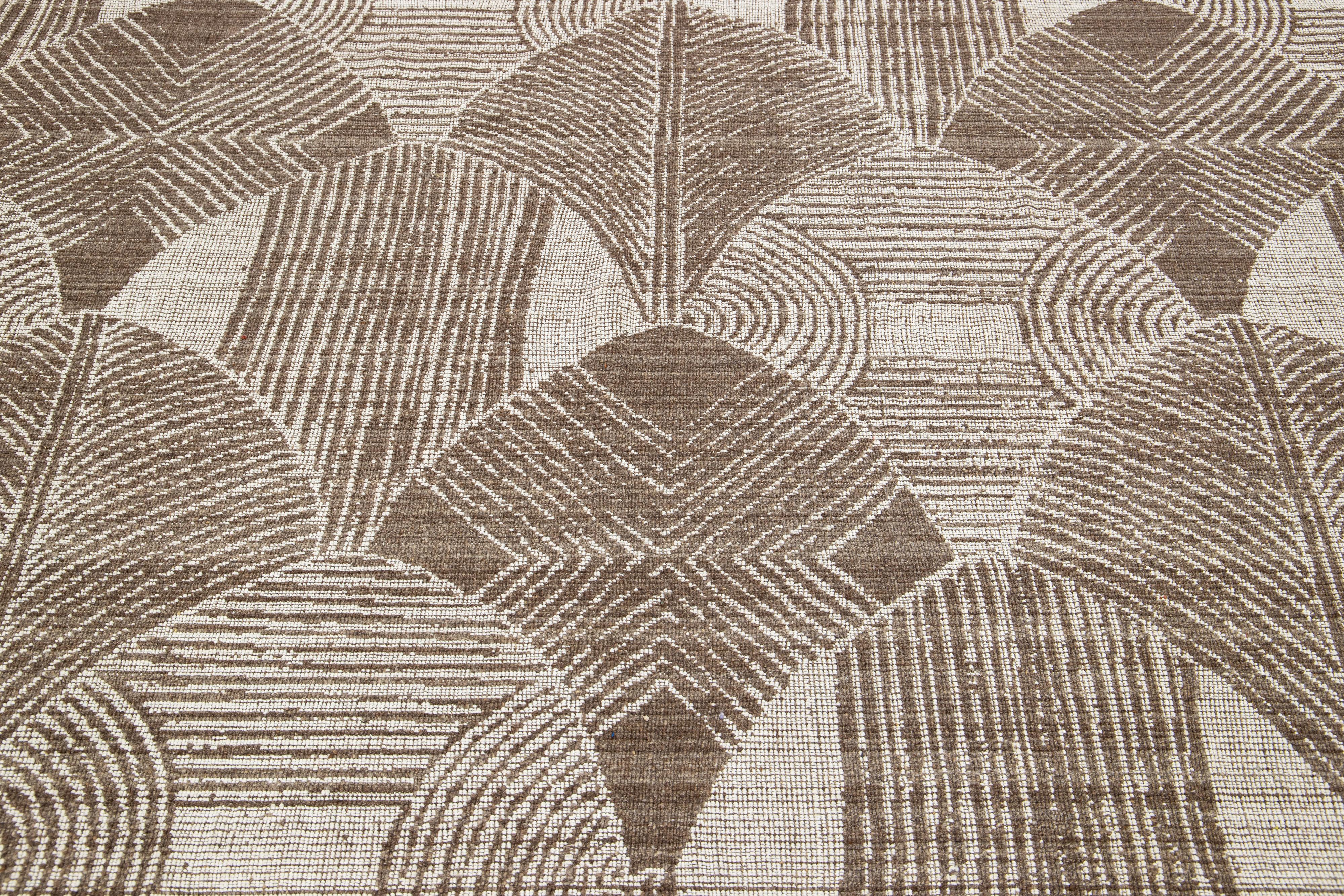 Brown And Ivory Designed Transitional Hand Loom Wool Rug For Sale 2