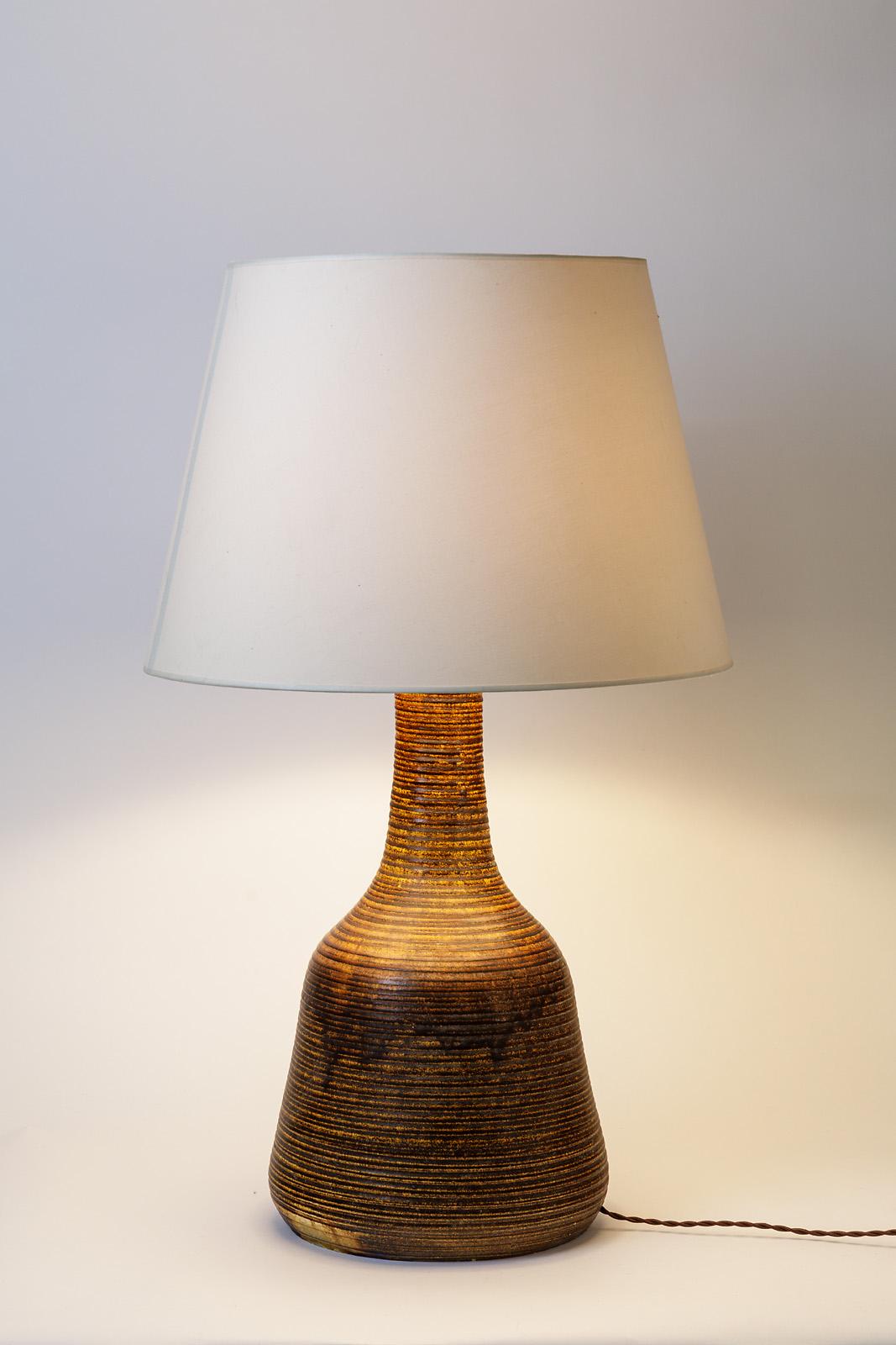 Accolay

French brown ceramic table lamp.

Elegant stoneware brown color.

Original perfect conditions.

Electric system is new and ok.

Sold without lamp shade.

Ceramic dimension : 50x29x29cm
with electric system : 60x29x29cm
with lamp shade :