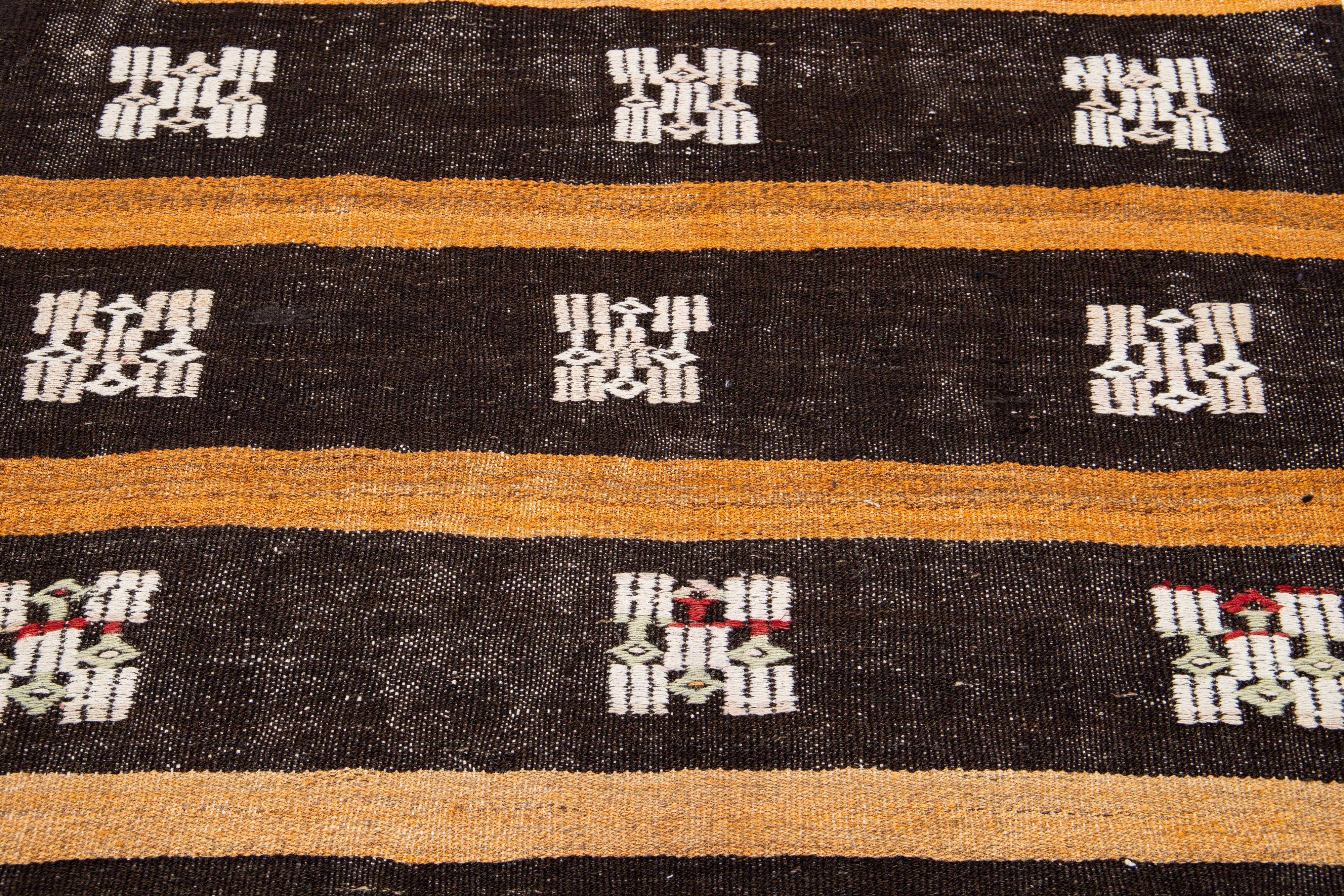 Brown and Orange Vintage Kilim Handmade Flatweave Striped Pattern Wool Rug (tapis de laine à motifs rayés) en vente 2