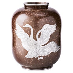 Jarrón "Argenta" marrón y plateado de Wilhelm Kåge fabricado en 1938 en Gustavsberg