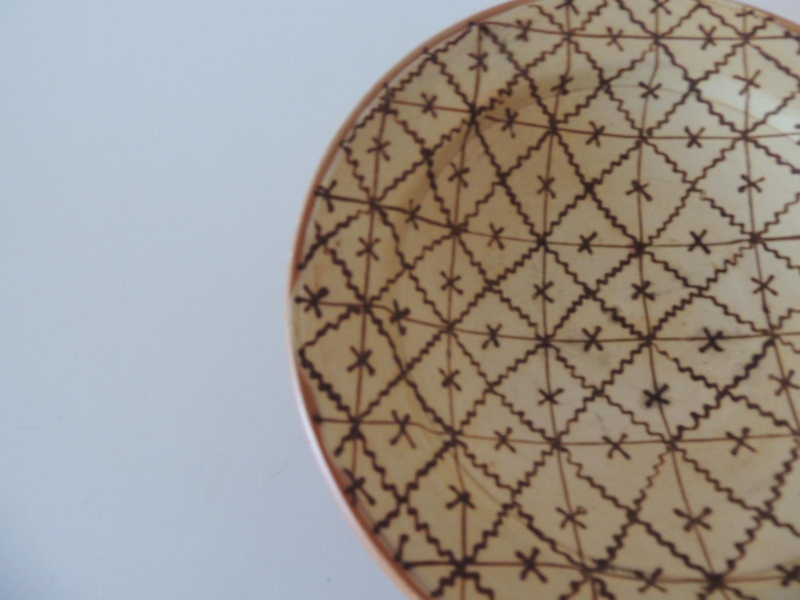 Brown and tan graphic terracotta round decorative plate,
Hanging hole in the back.
Size: 8.5