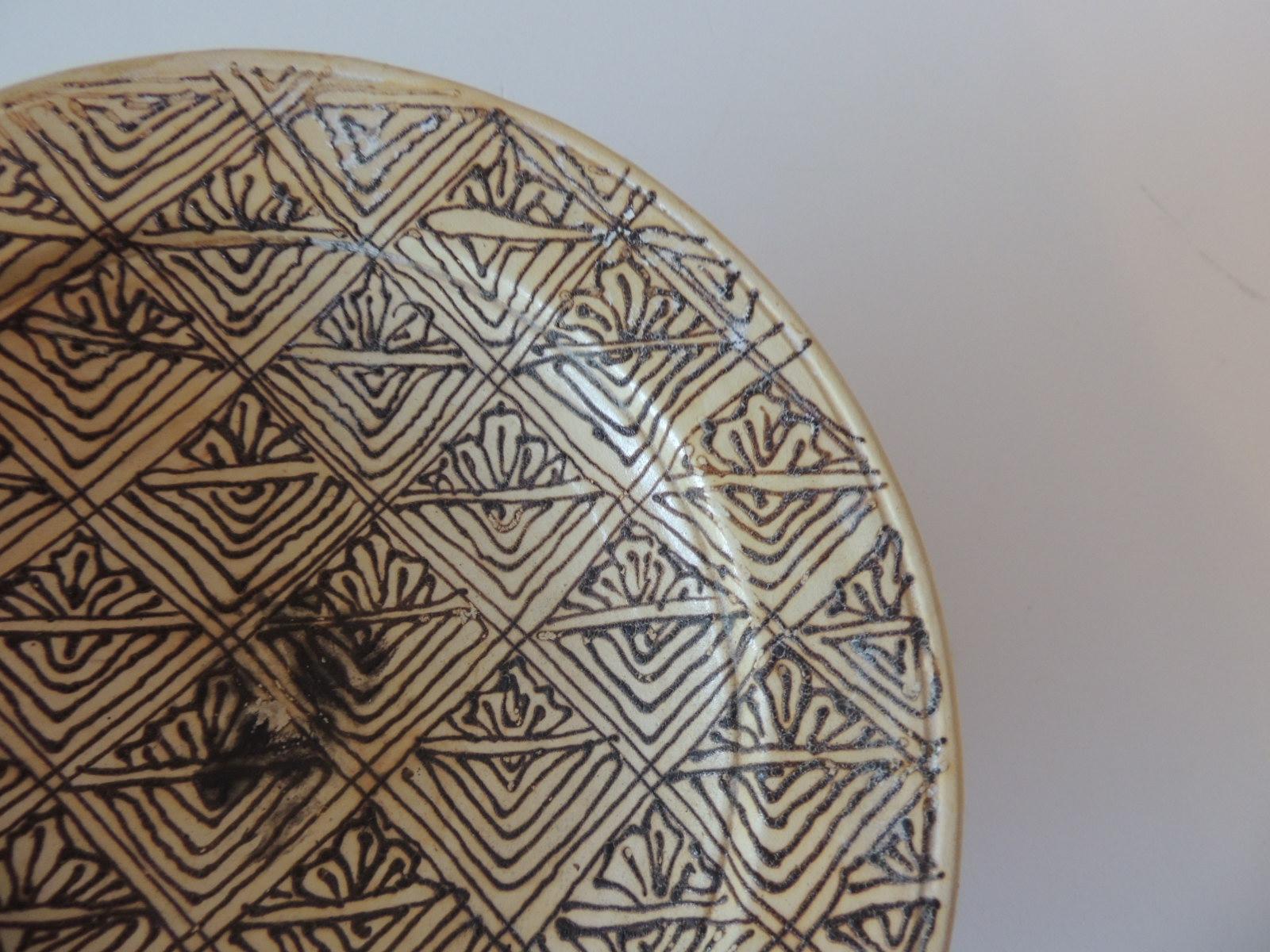 Brown and tan graphic terracotta round decorative plate,
Hanging hole in the back.
Size: 8.5
