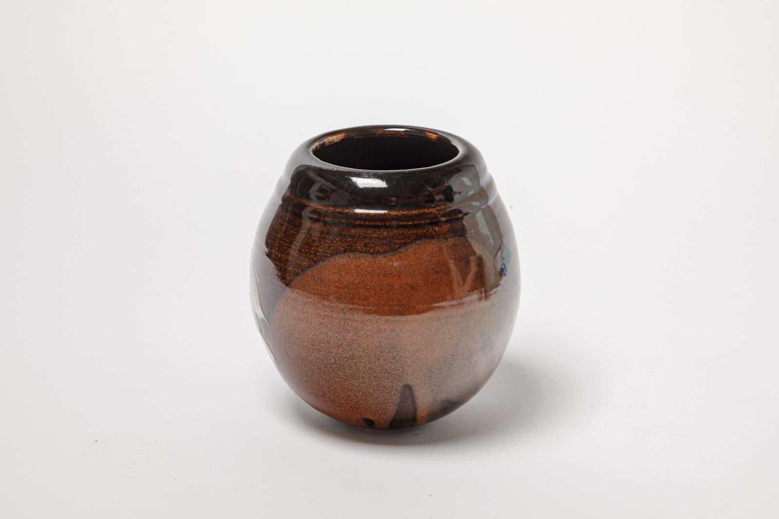 Francese vaso in ceramica marrone e bianco di colore astratto di ATOI circa 2010 17 cm in vendita