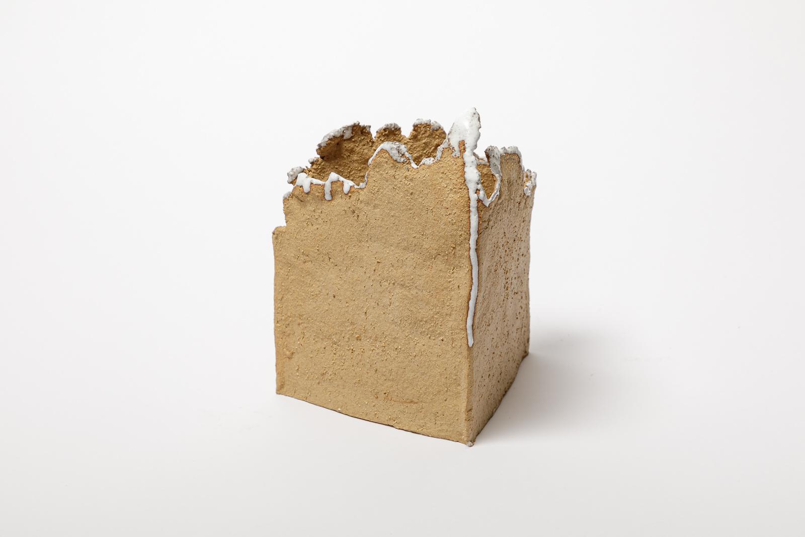 XXIe siècle et contemporain sculpture abstraite en grès brun et blanc en céramique par ATOI 2010 pièce unique en vente