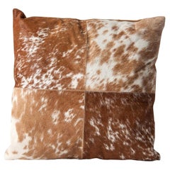 Coussin en cuir de vachette marron et blanc