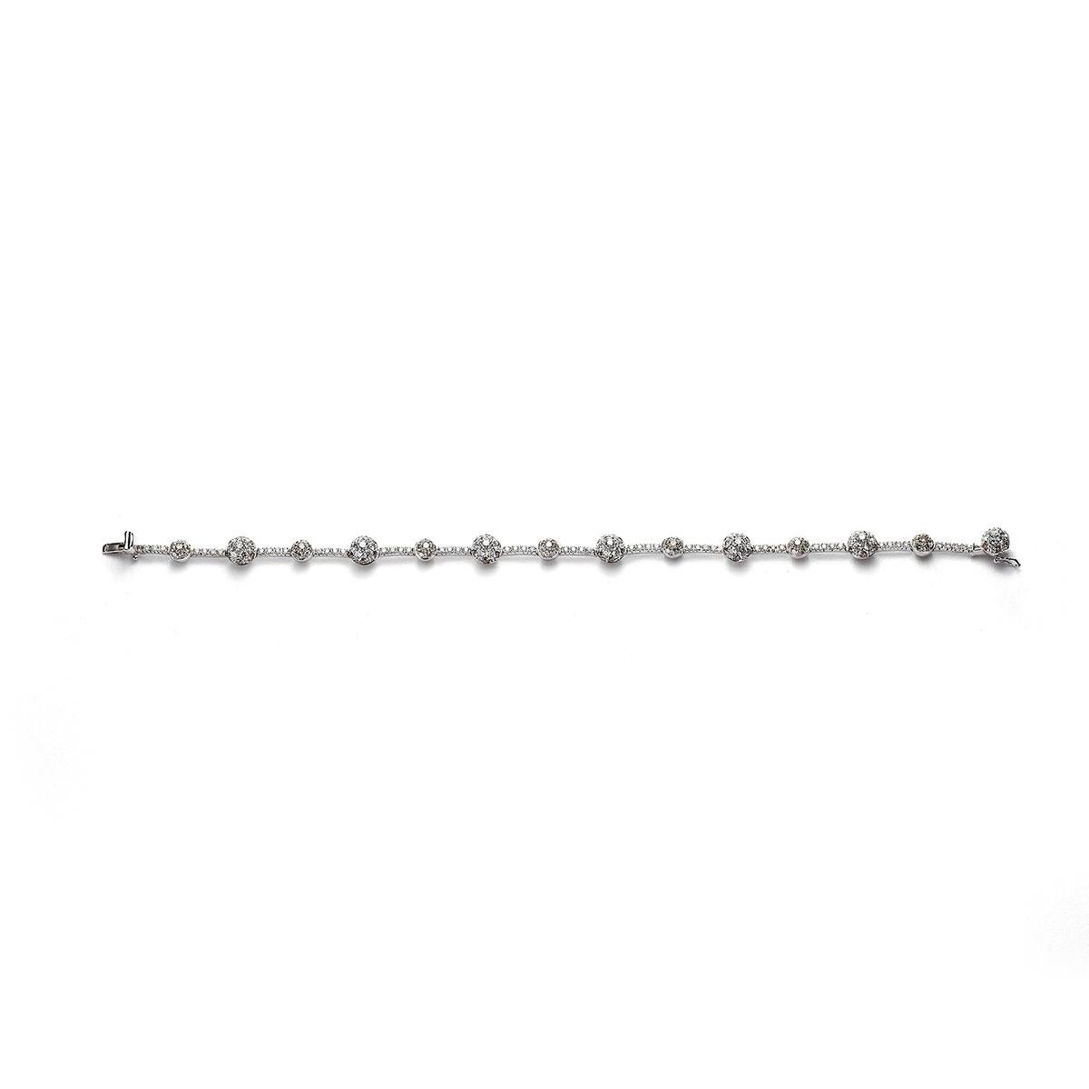 Bracelet in 18kt white gold set with 105 diamonds 1.67 cts and 91 brown diamonds 1.68 cts 