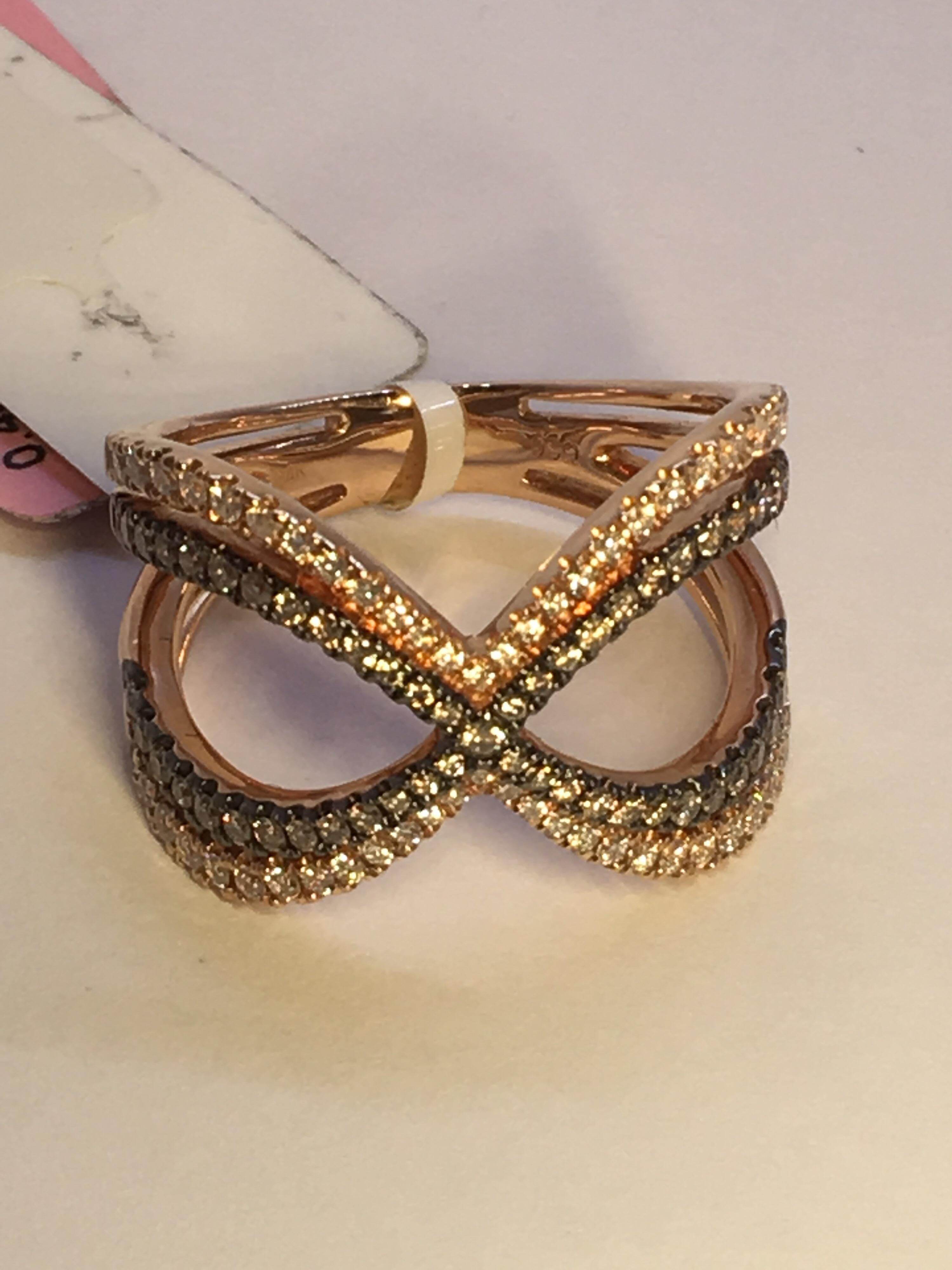 Brown and White Diamond Ring Set in 14 Karat Gold For Sale 1