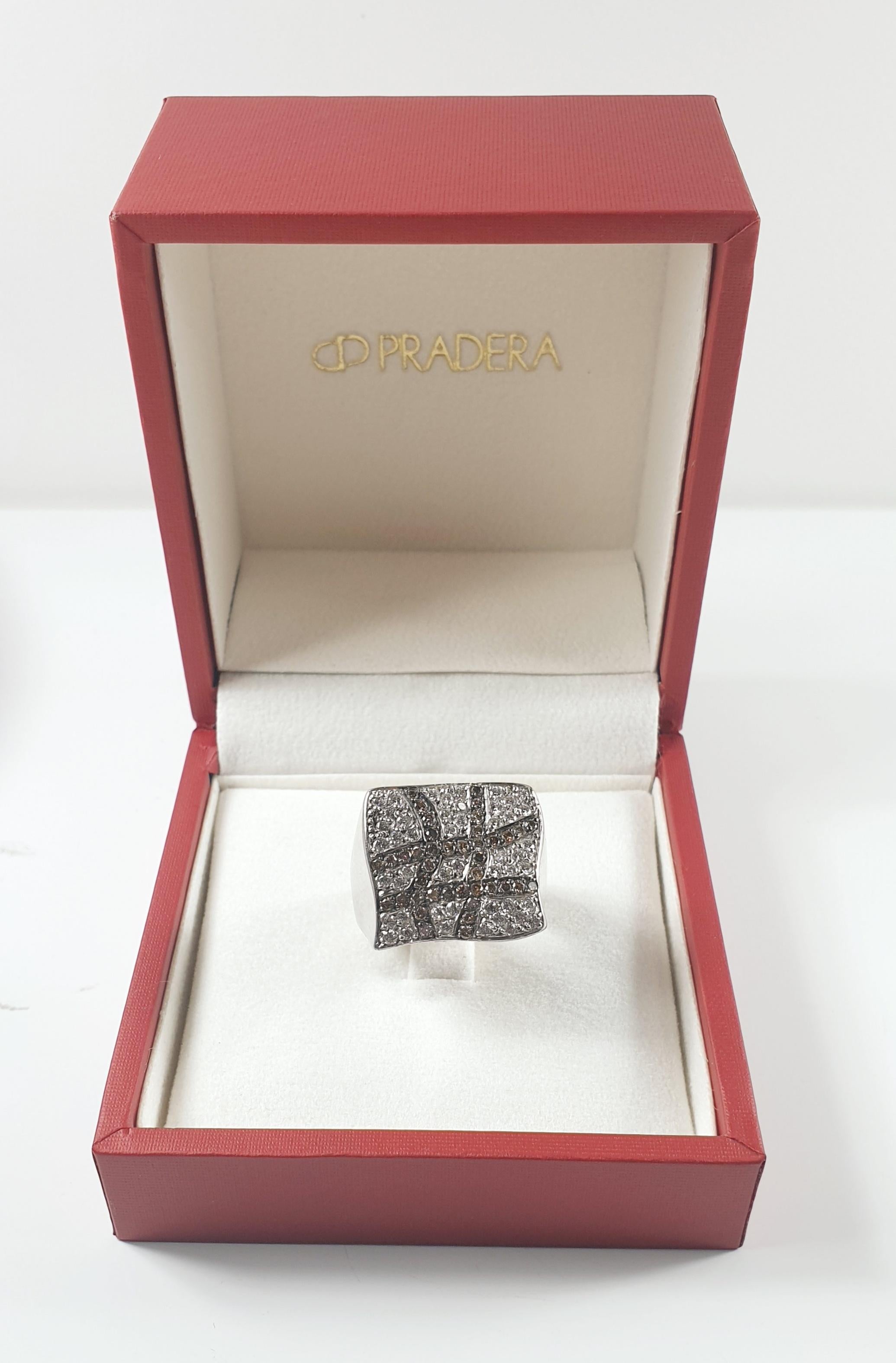 Brown and White Diamonds in Chessboard Design in 18 Karat White Gold Ring In New Condition For Sale In Bilbao, ES