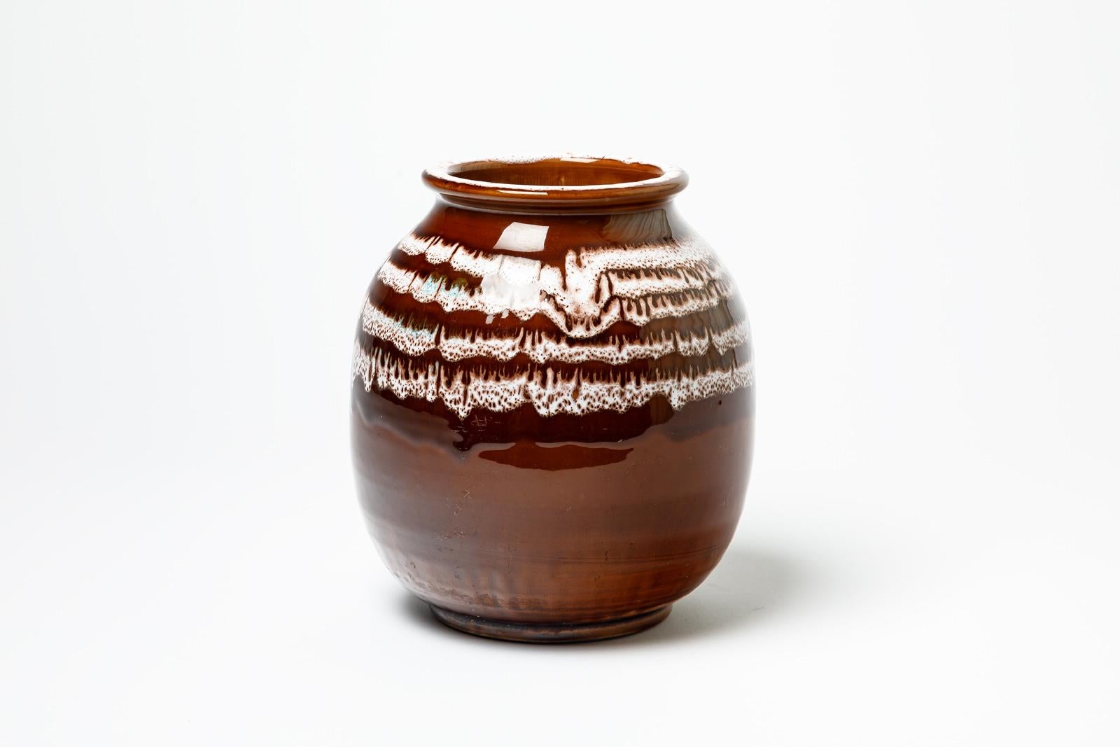 Brown and white  glazed stoneware vase by Jean Besnard.
Artist signature under the base. 
Circa 1930.
H : 8.7’ x 6.3’ inches.
