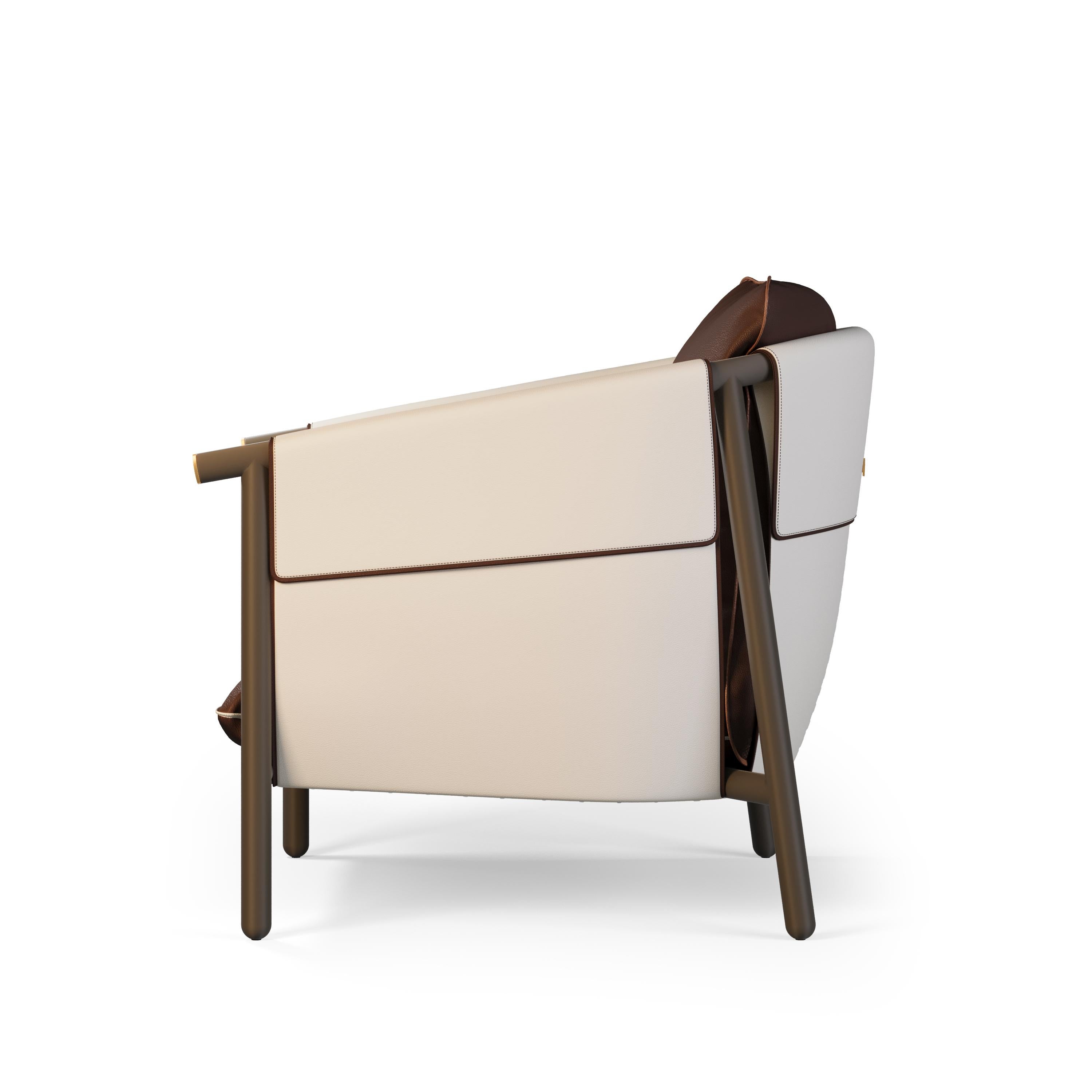 Outdoor-Lounge-Sessel aus braunem und weißem Leder mit goldenen Akzenten (Moderne) im Angebot