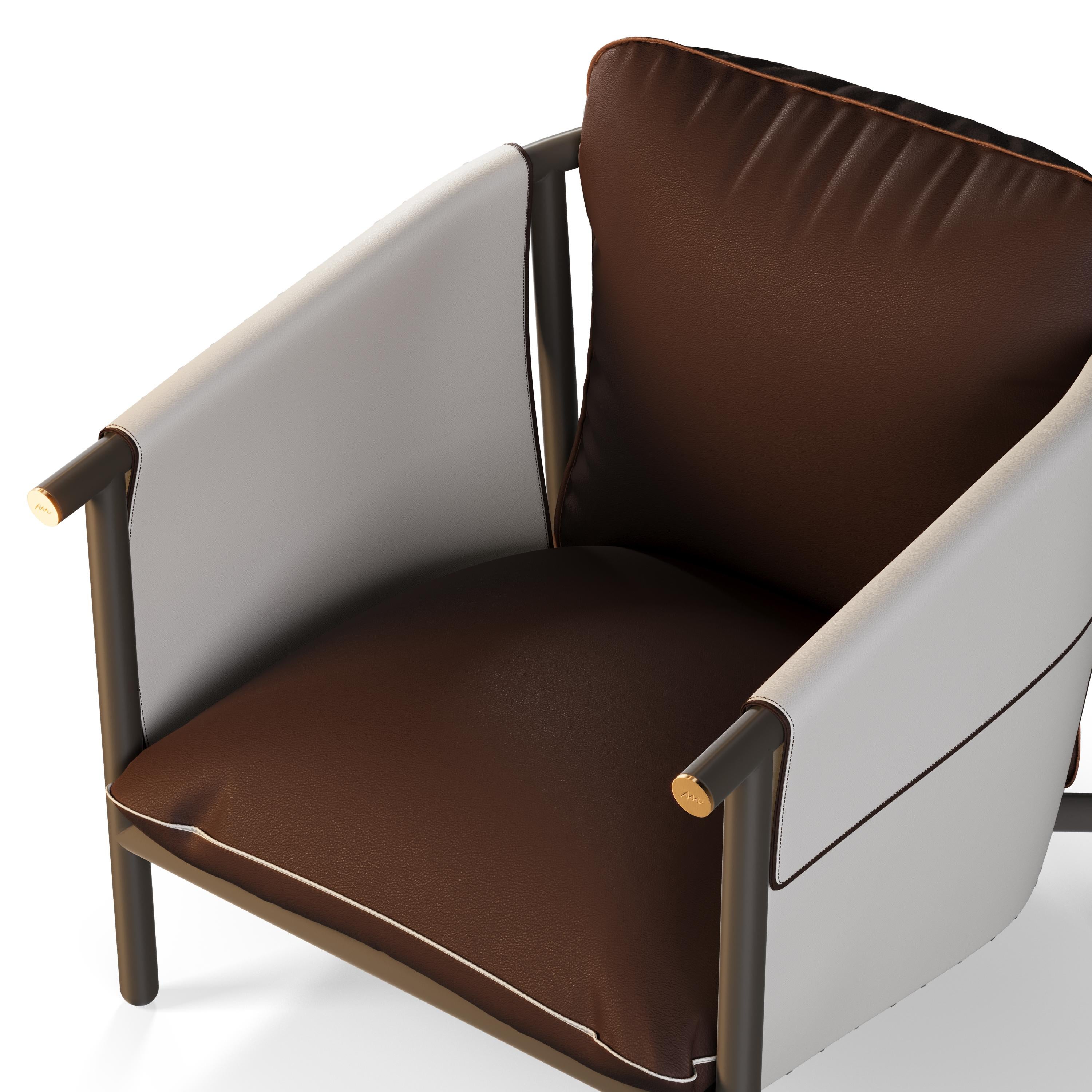 Outdoor-Lounge-Sessel aus braunem und weißem Leder mit goldenen Akzenten (21. Jahrhundert und zeitgenössisch) im Angebot