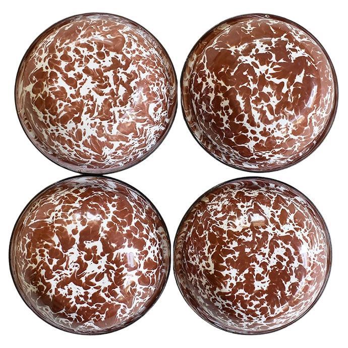 A set of four vintage enamelware metal bowls in splatter brown and white. This set will be a great addition to a table setting for use as salad bowls, fruit bowls, or soup dishes. 

Dimensions: 
6