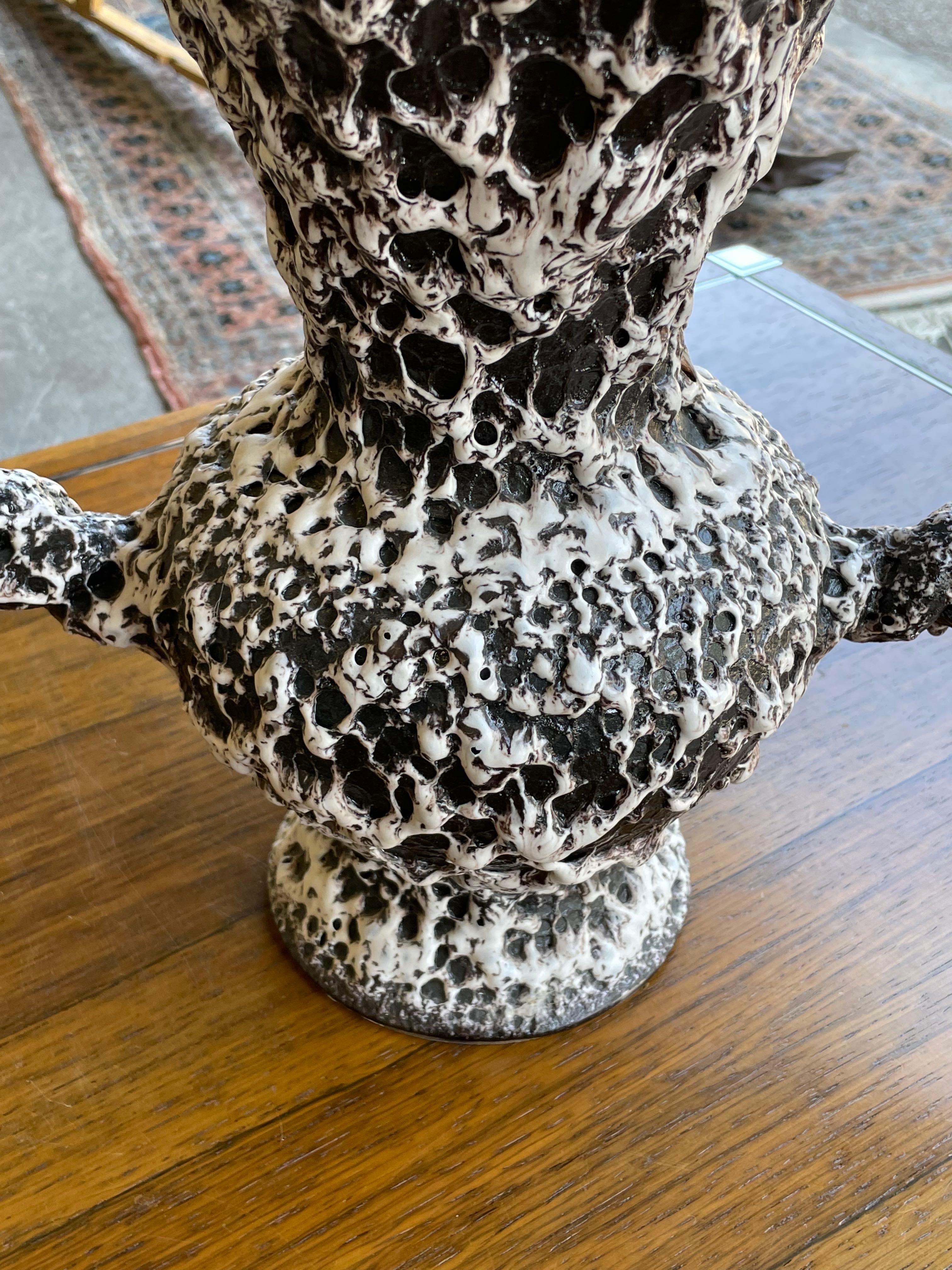 Extra groe braune und weie strukturierte Vallauris-Vase, Frankreich, 1950er Jahre (20. Jahrhundert) im Angebot