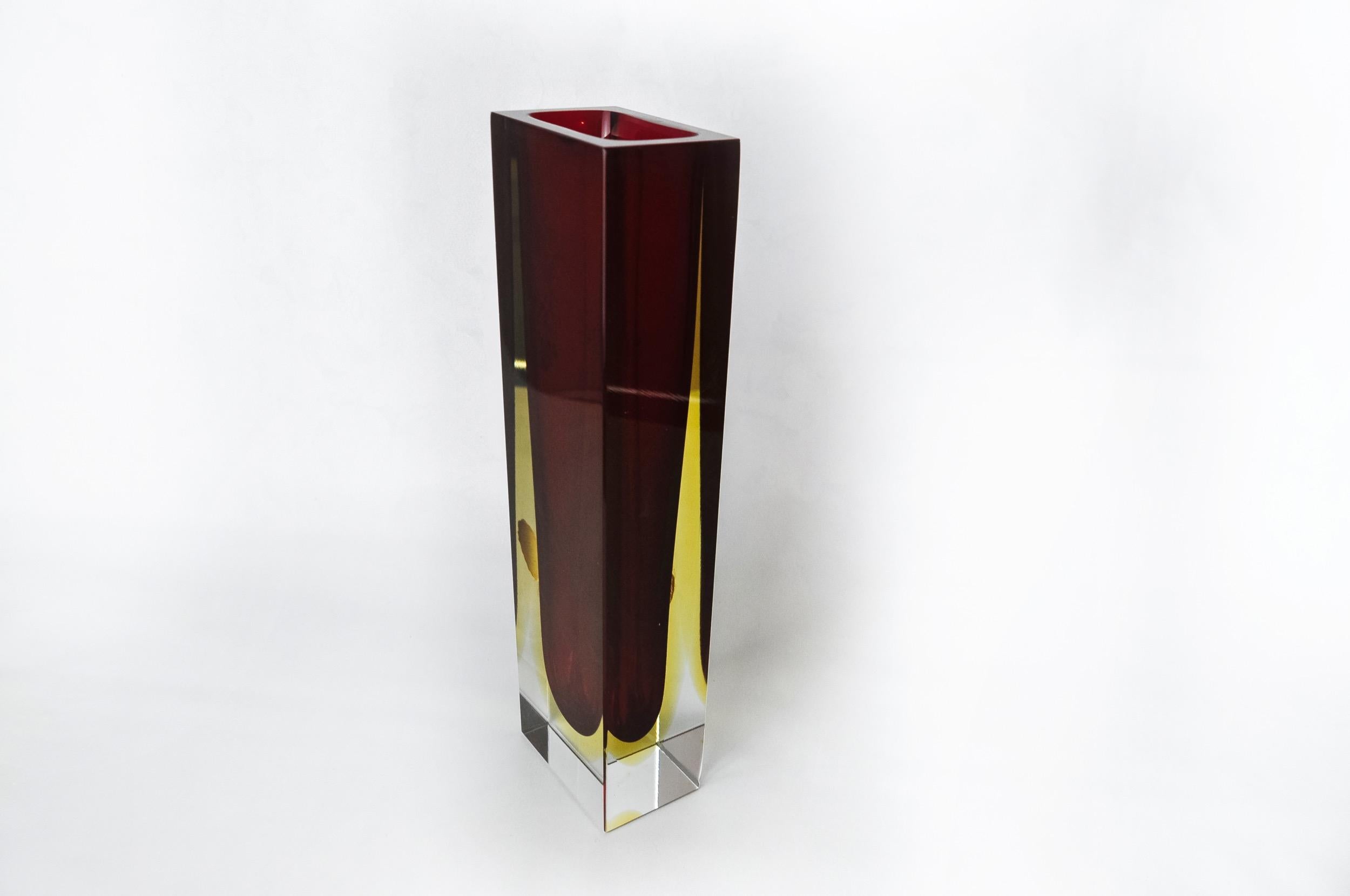 Brown and yellow cubic sommerso vase by seguso, murano, italy, 1970 In Good Condition For Sale In BARCELONA, ES