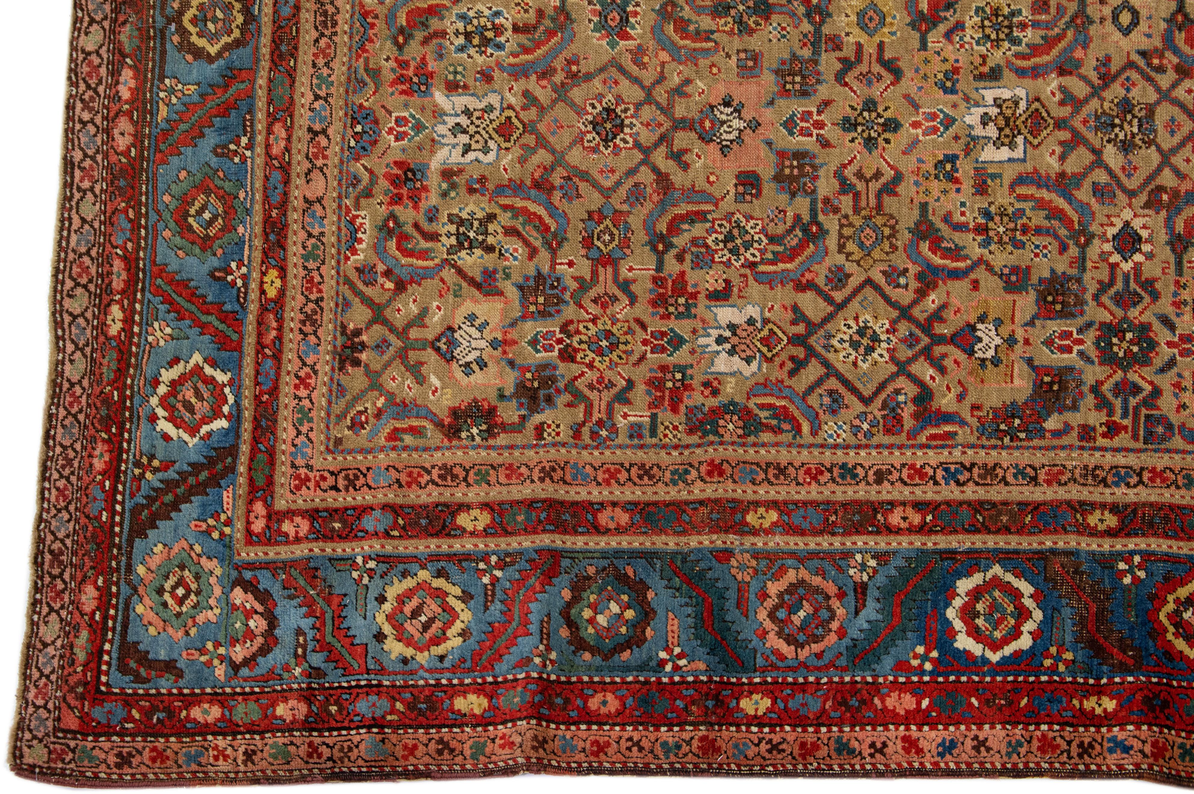 Tapis persan ancien en laine marron Bakshaish fait à la main avec motif sur toute sa surface Excellent état - En vente à Norwalk, CT