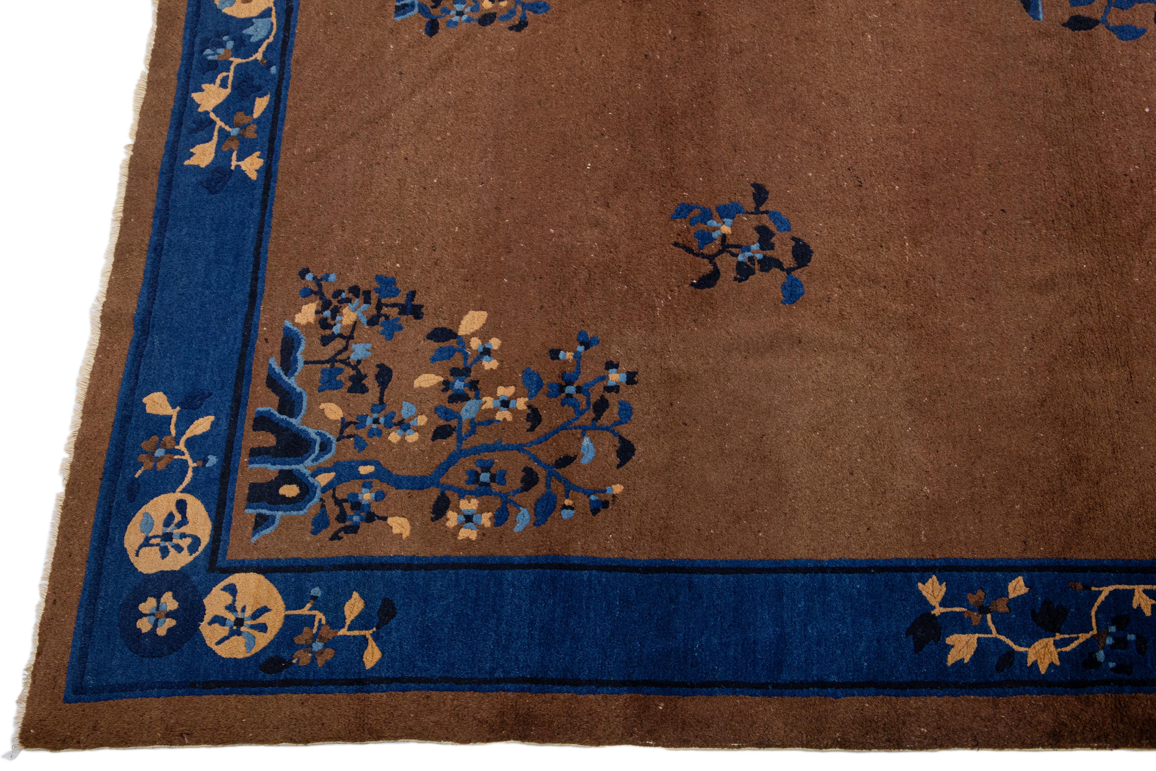 Brown Antique Floral Art Deco Handmade Designed Chinese Wool Rug (Art déco) im Angebot