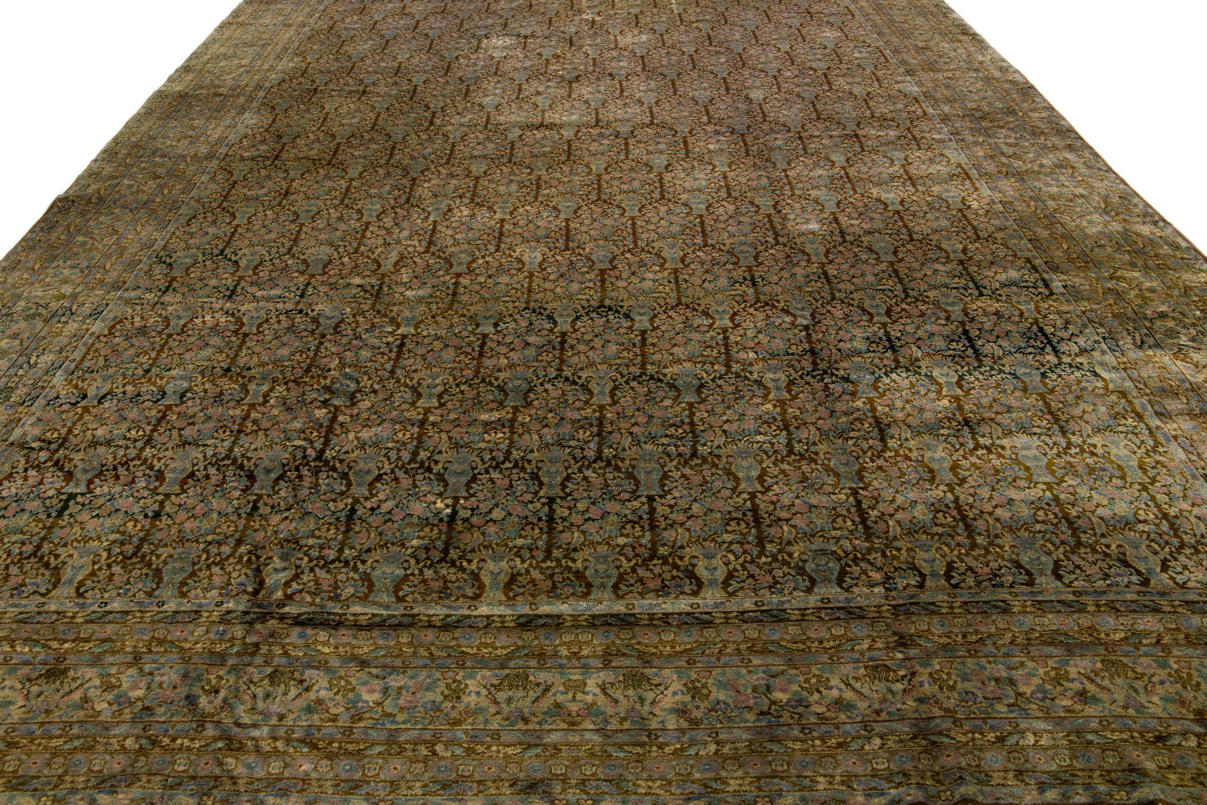 Anglo-indien Tapis indien ancien Agra en laine marron entièrement recouvert de fleurs, fabriqué à la main en vente