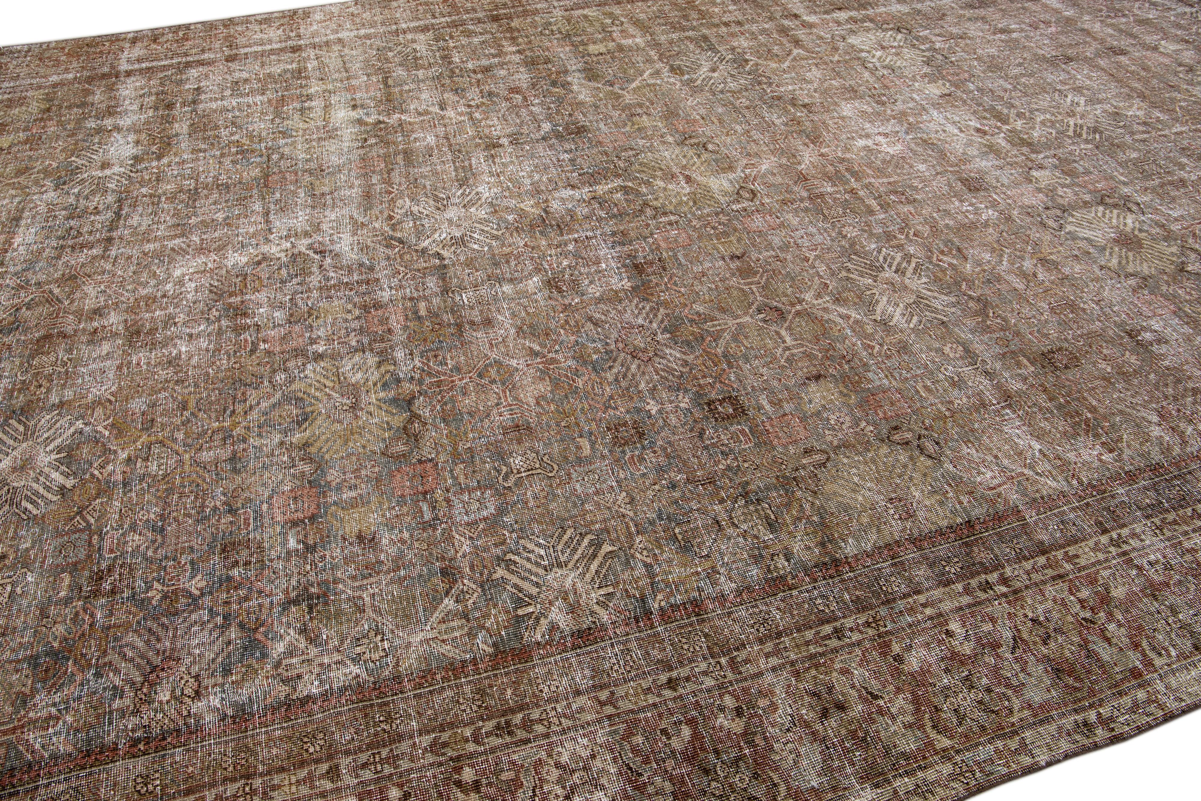 20th Century Brown Antique Mahal Handmade Designed Oversized Wool Rug For Sale