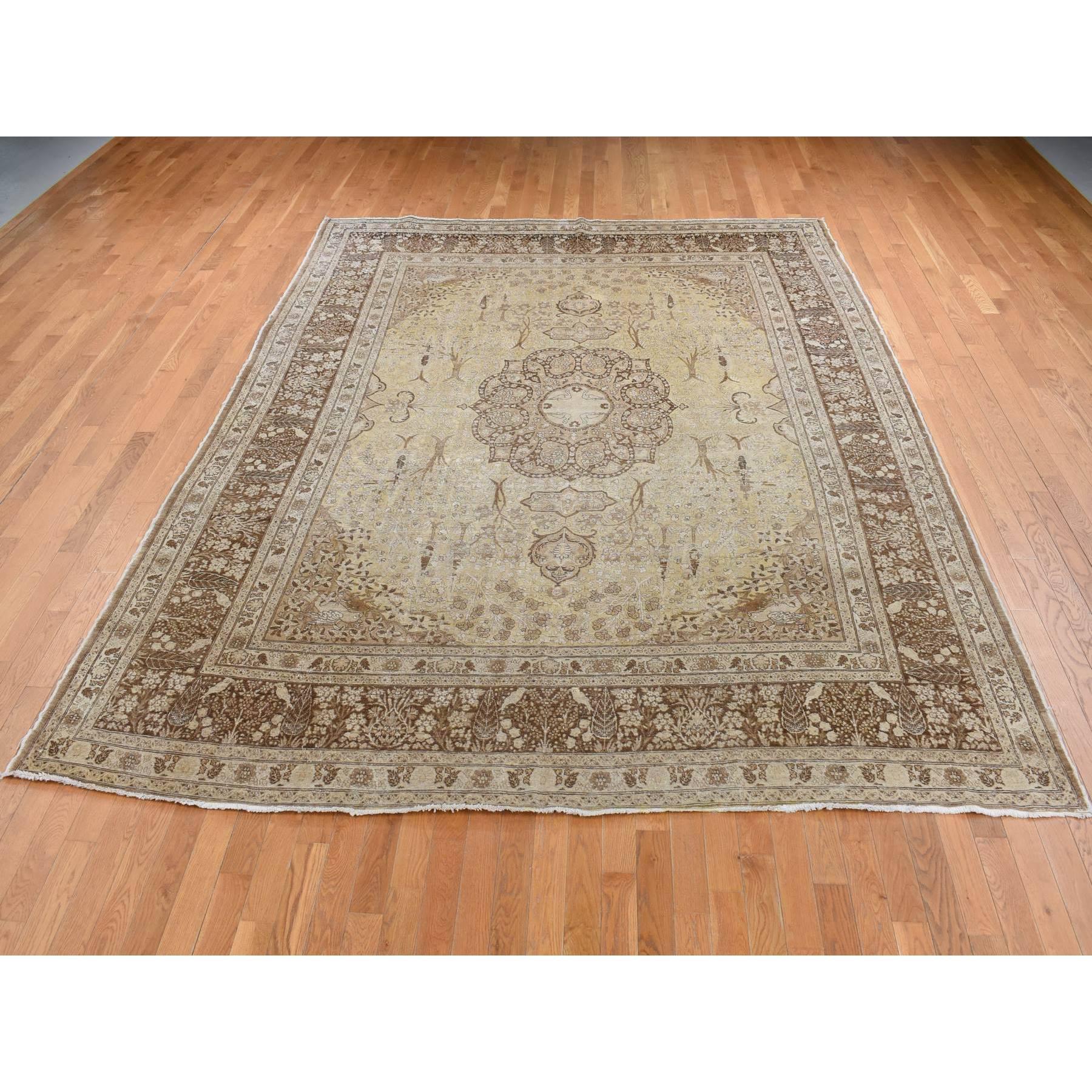 Brown Antique Persian Tabriz Birds and Trees Design Pure Wool Hand Knotted Rug (Mittelalterlich) im Angebot
