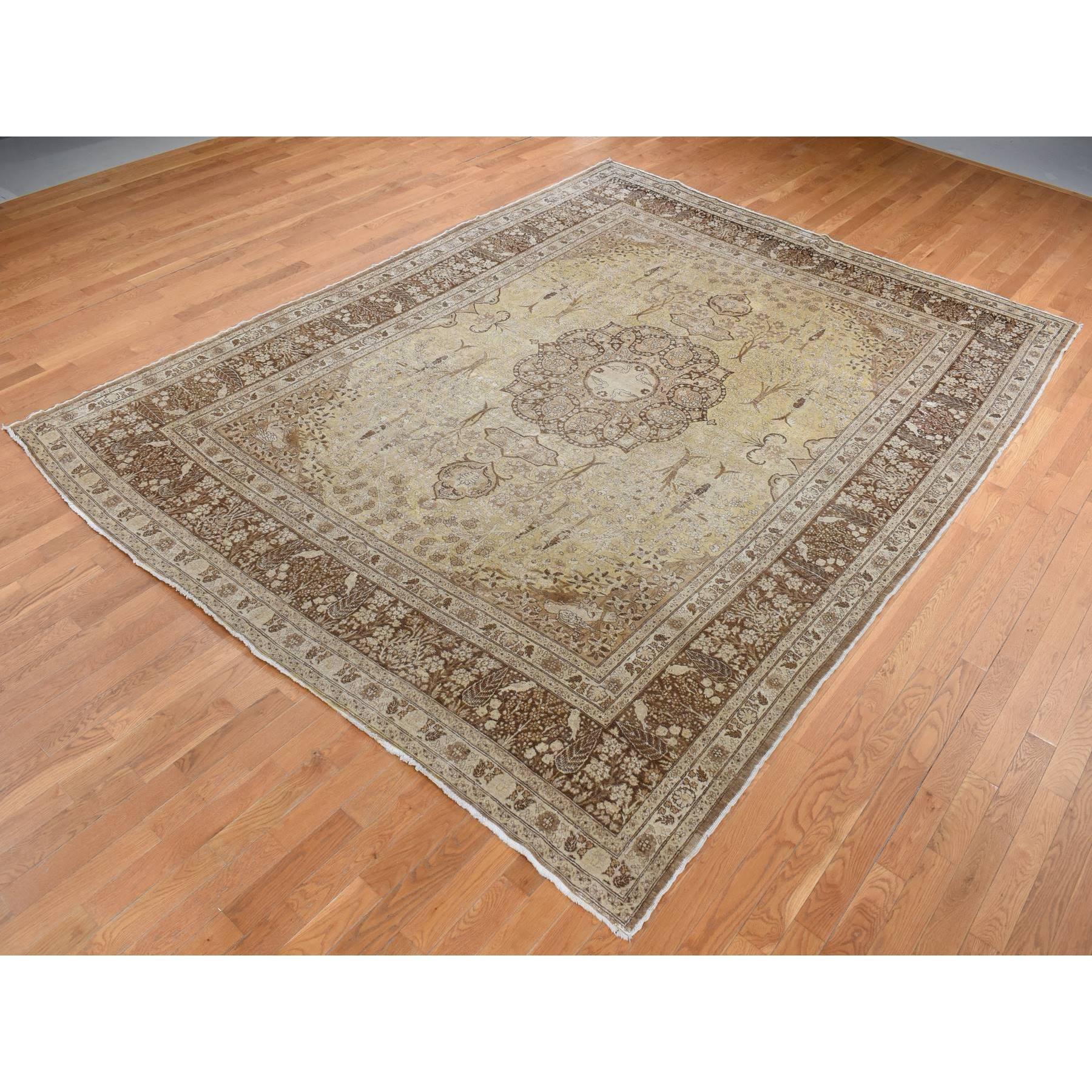 Brown Antique Persian Tabriz Birds and Trees Design Pure Wool Hand Knotted Rug (Persisch) im Angebot