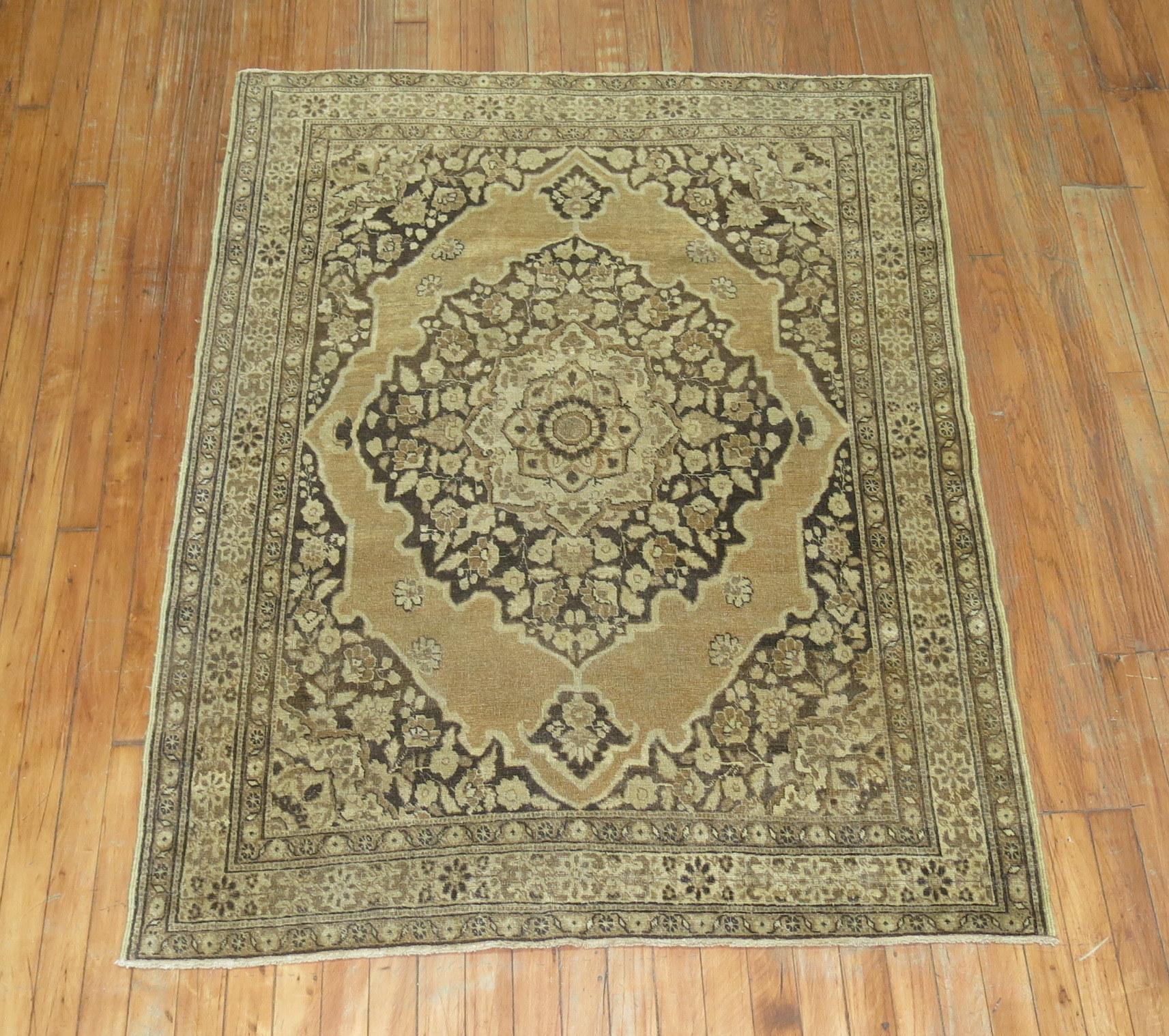 Tappeto Zabihi Collection'S Marrone Antico Persiano Tabriz In condizioni buone in vendita a New York, NY