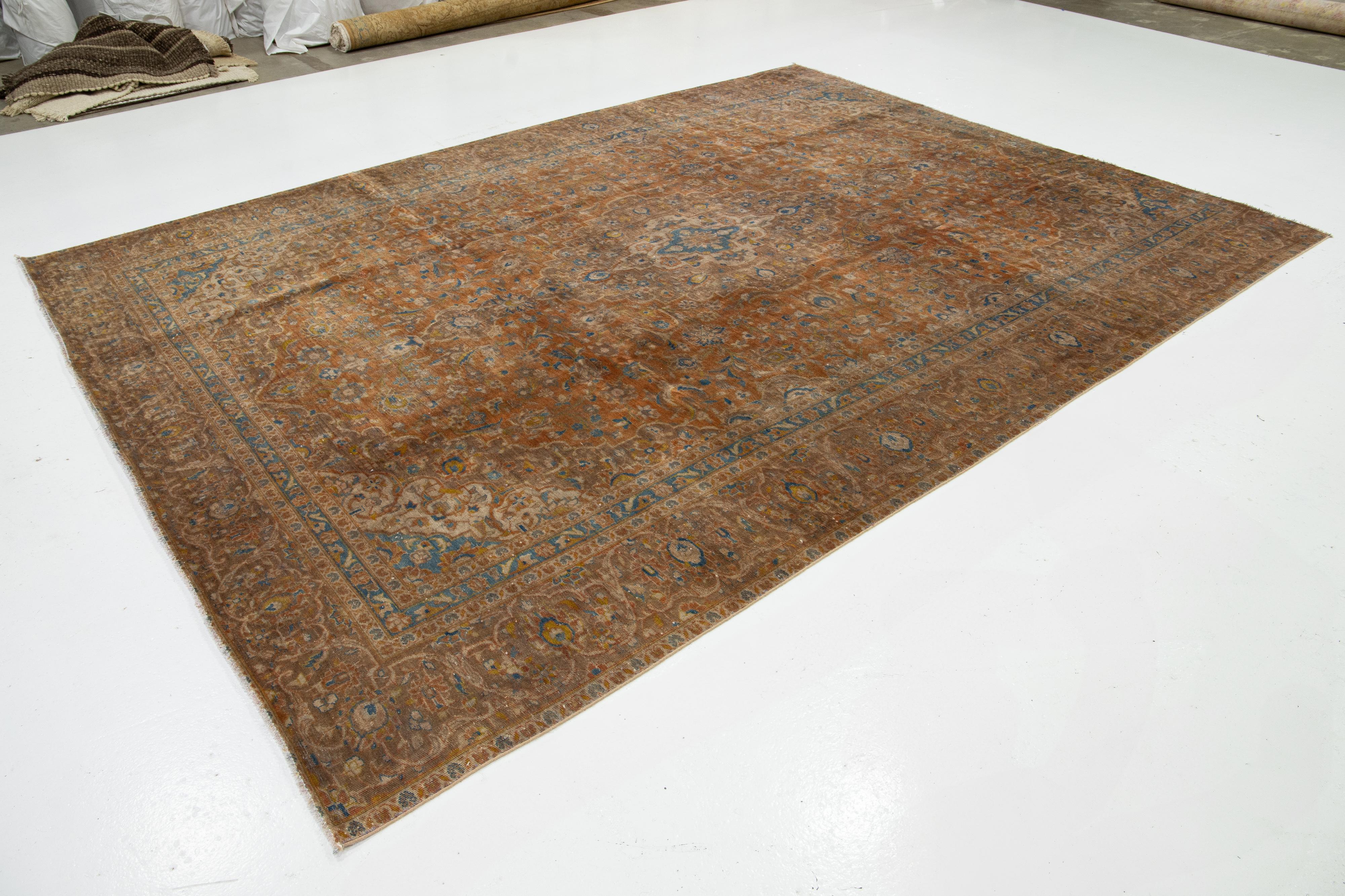Brown Antique Persian Tabriz Wool Rug With Classic Medallion Design im Zustand „Gut“ im Angebot in Norwalk, CT